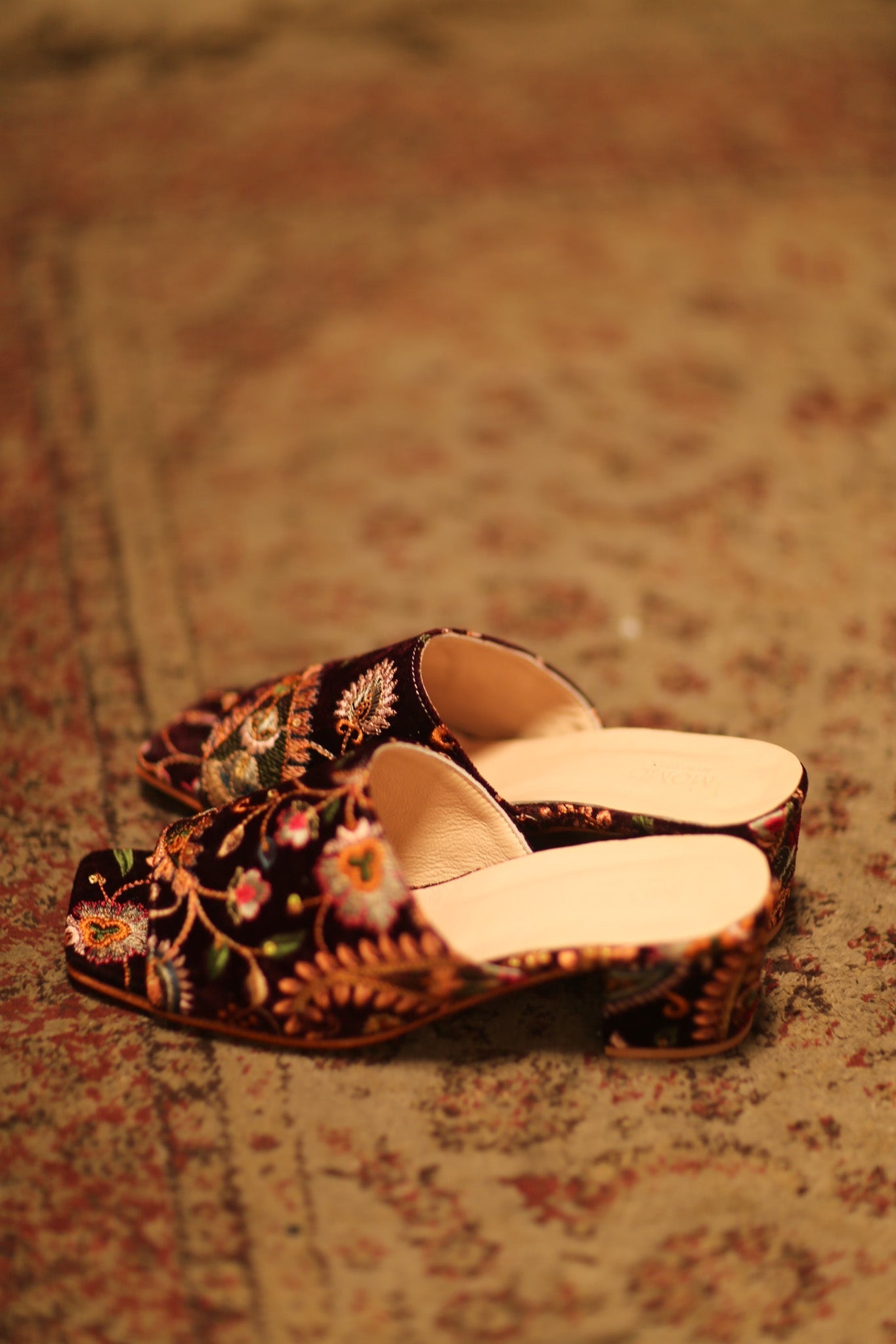 EMBROIDERED VELVET MULES PROTU - BANGKOK TAILOR CLOTHING STORE - HANDMADE CLOTHING