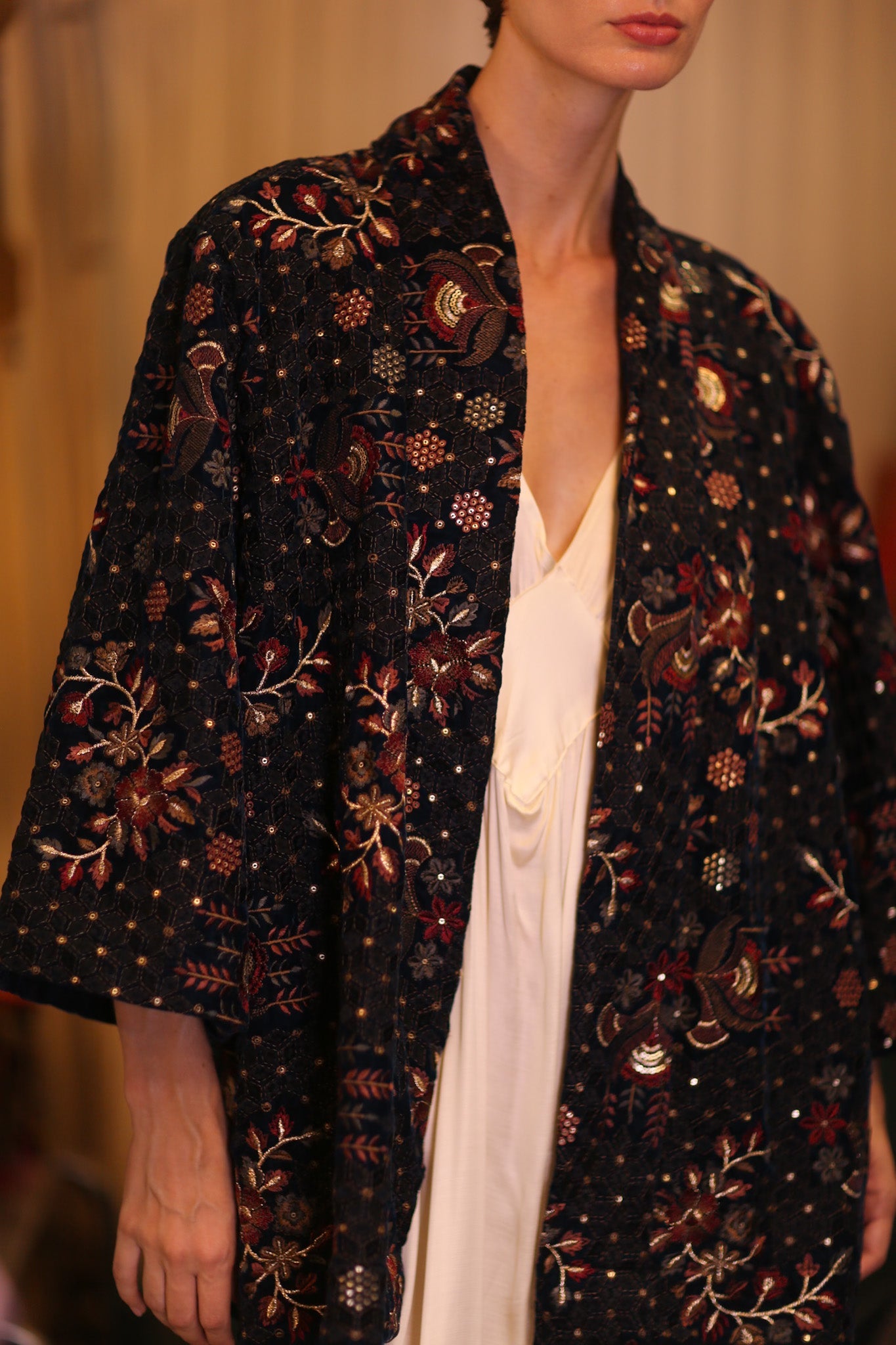 EMBROIDERED VELVET SHORT KIMONO - BANGKOK TAILOR CLOTHING STORE - HANDMADE CLOTHING