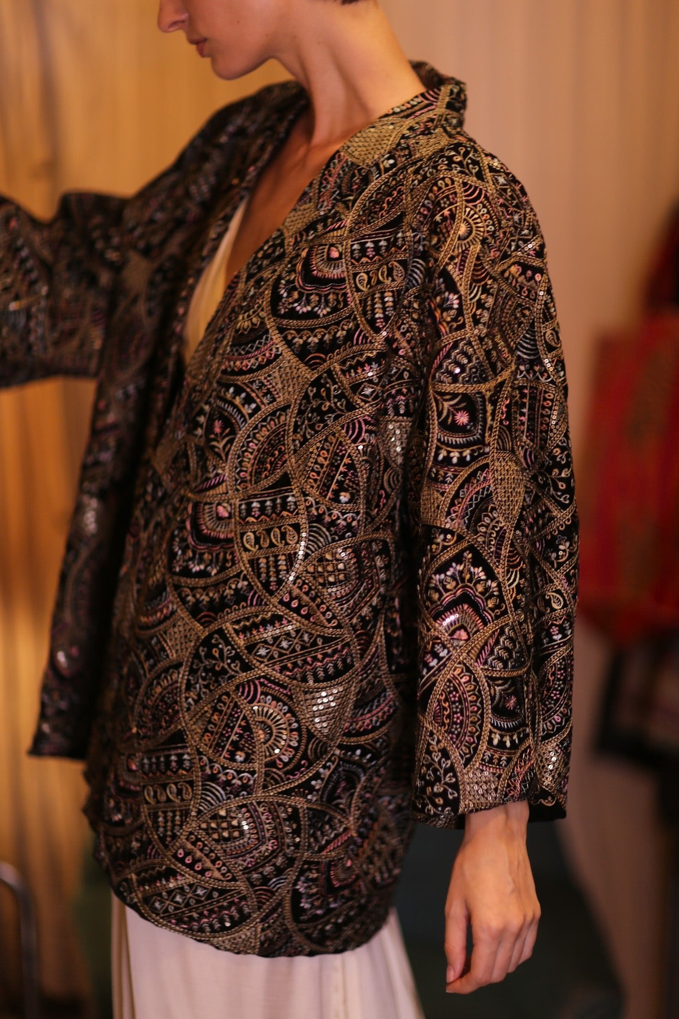 EMBROIDERED VELVET SHORT KIMONO GLODEN - BANGKOK TAILOR CLOTHING STORE - HANDMADE CLOTHING