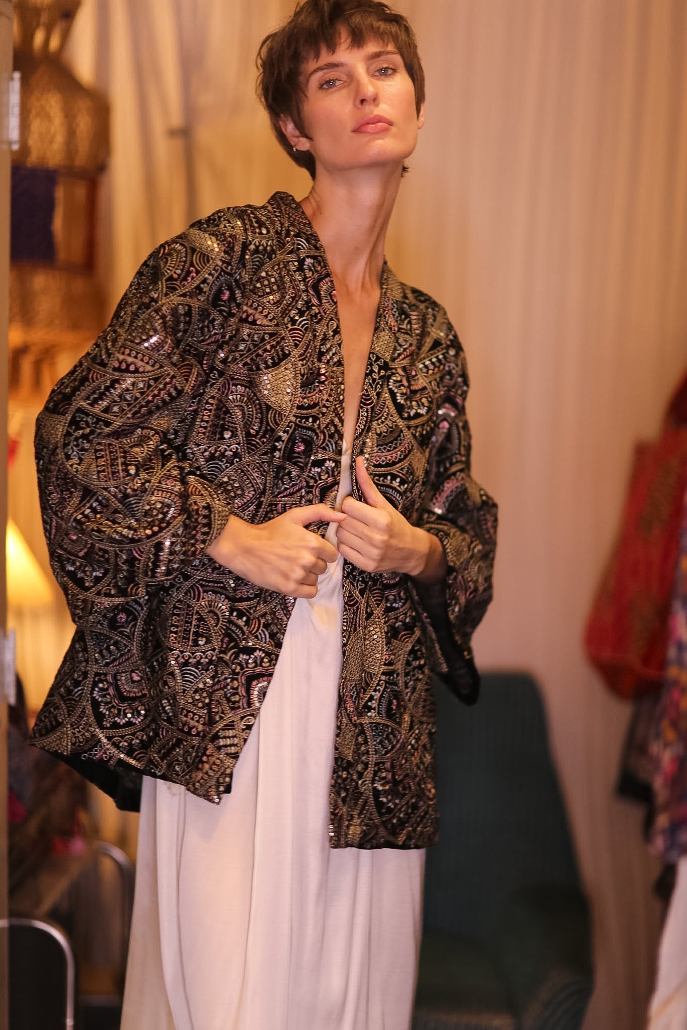 EMBROIDERED VELVET SHORT KIMONO GLODEN - BANGKOK TAILOR CLOTHING STORE - HANDMADE CLOTHING