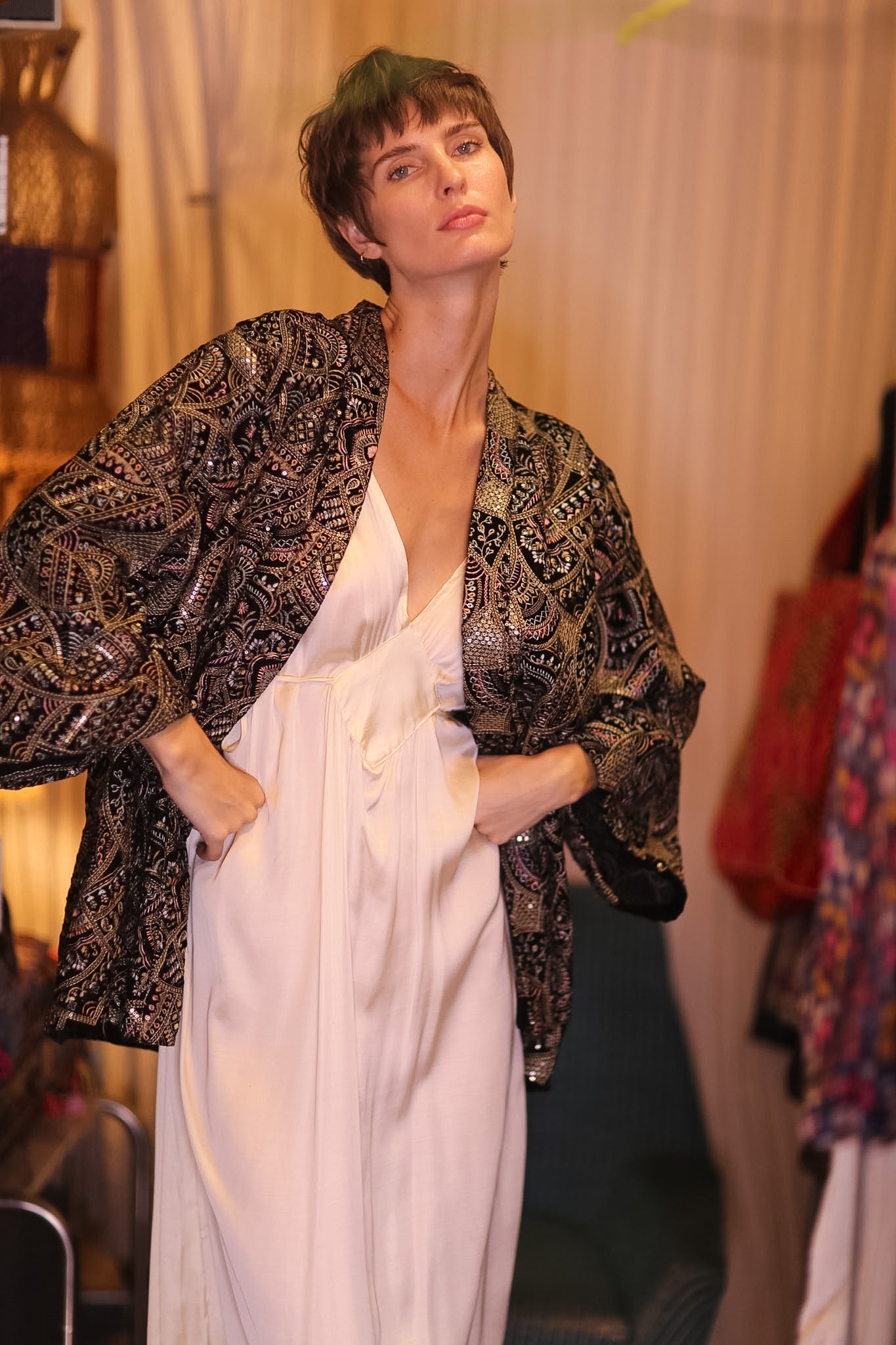 EMBROIDERED VELVET SHORT KIMONO GLODEN - BANGKOK TAILOR CLOTHING STORE - HANDMADE CLOTHING
