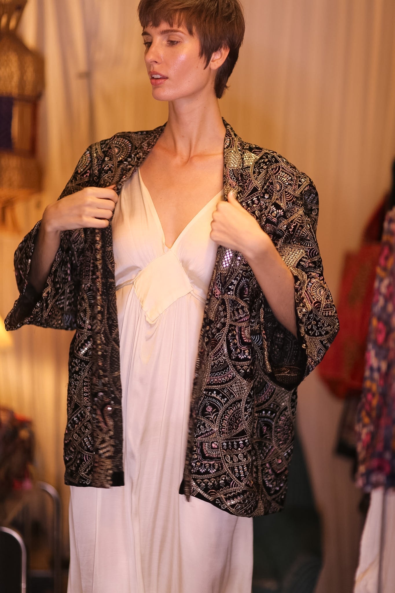 EMBROIDERED VELVET SHORT KIMONO GLODEN - BANGKOK TAILOR CLOTHING STORE - HANDMADE CLOTHING