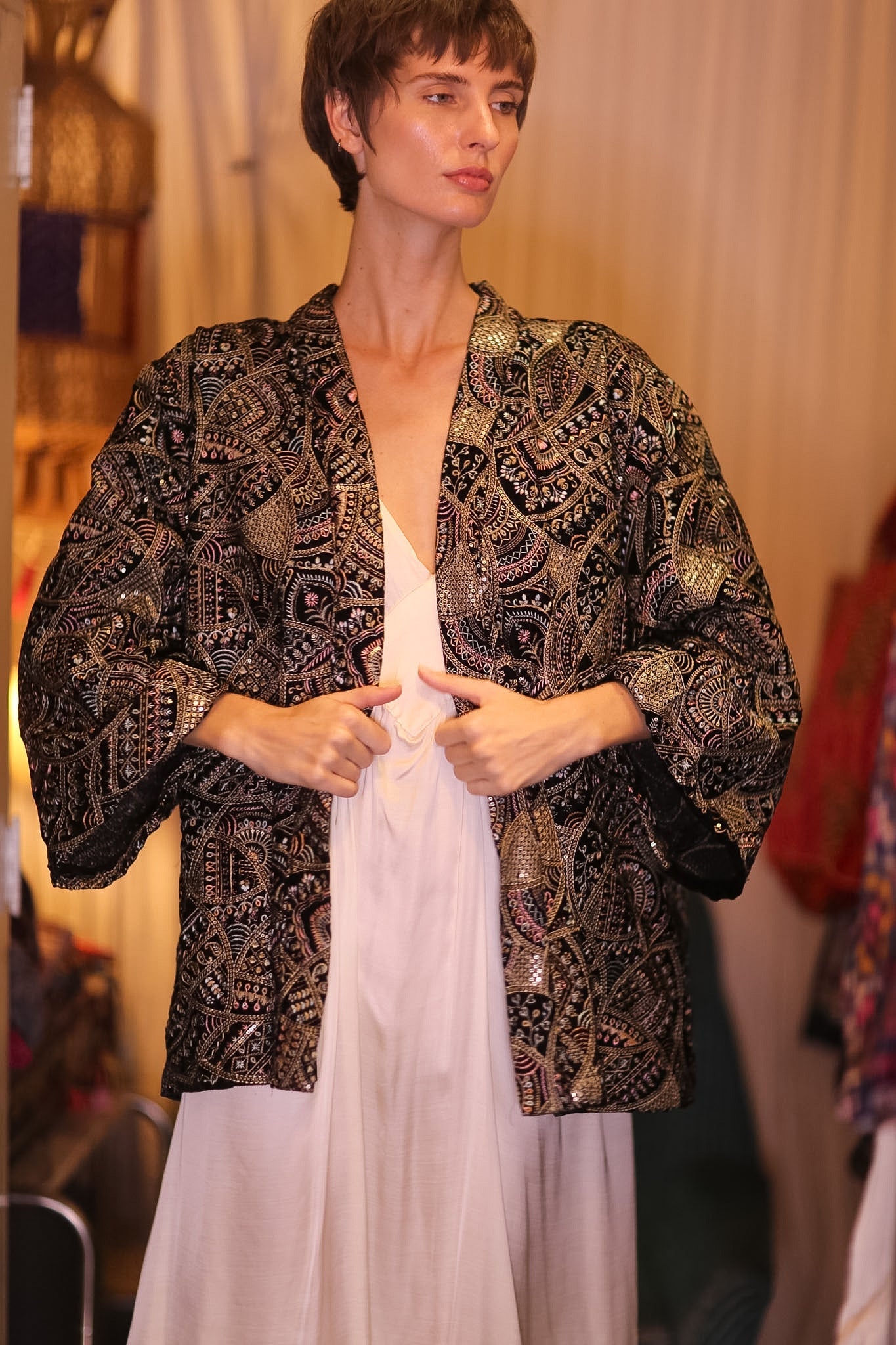 EMBROIDERED VELVET SHORT KIMONO GLODEN - BANGKOK TAILOR CLOTHING STORE - HANDMADE CLOTHING