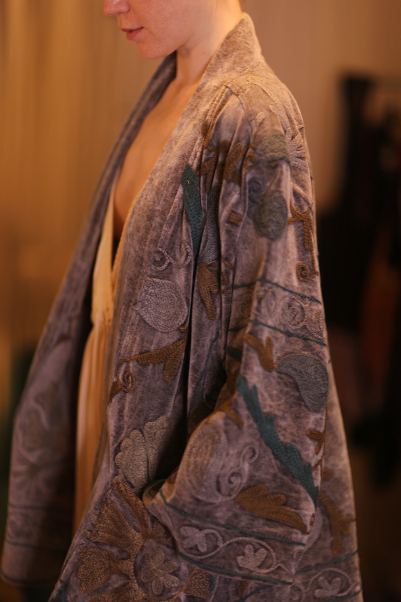 EMBROIDERED VELVET SHORT KIMONO MONTY GUGU - BANGKOK TAILOR CLOTHING STORE - HANDMADE CLOTHING