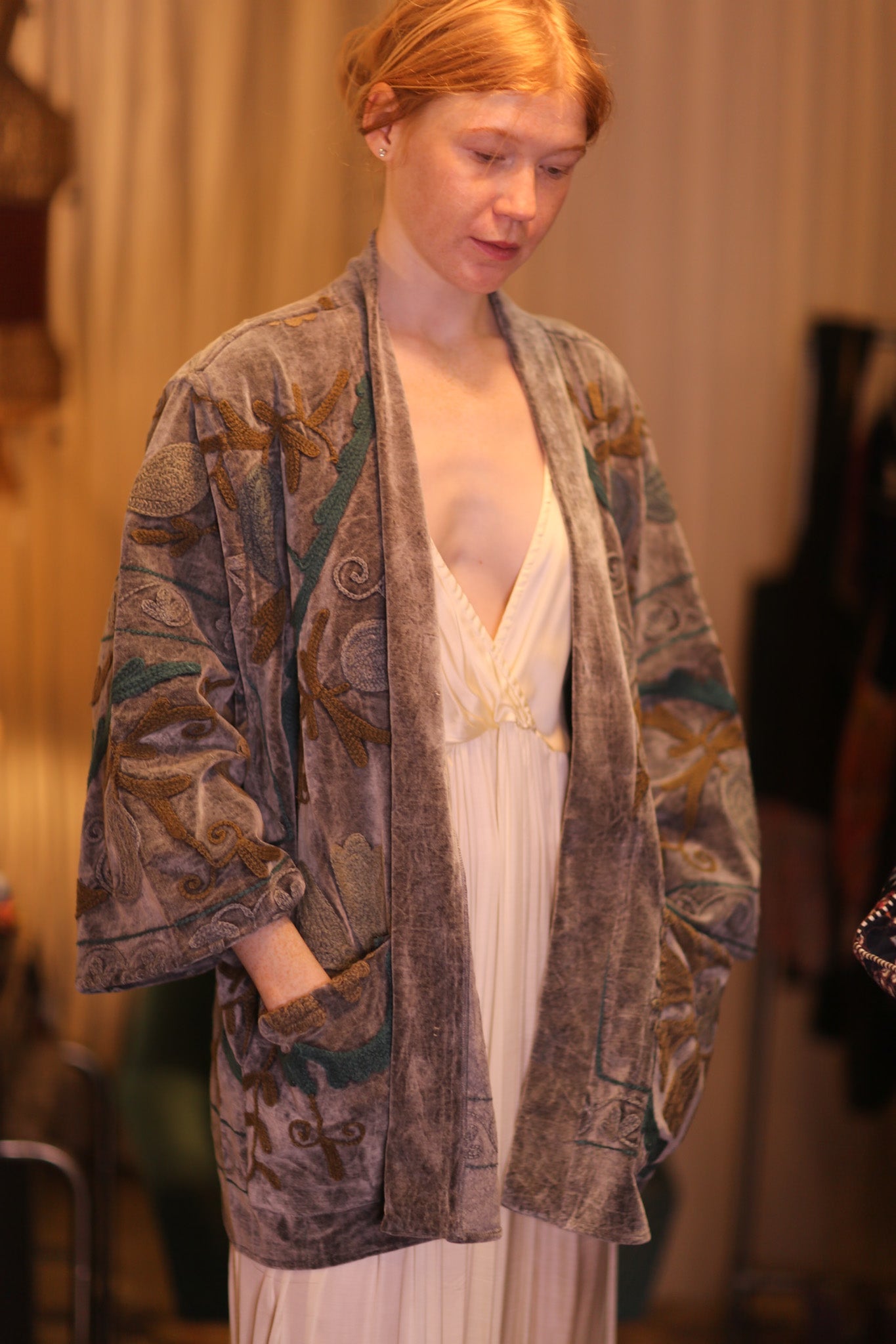 EMBROIDERED VELVET SHORT KIMONO MONTY GUGU - BANGKOK TAILOR CLOTHING STORE - HANDMADE CLOTHING
