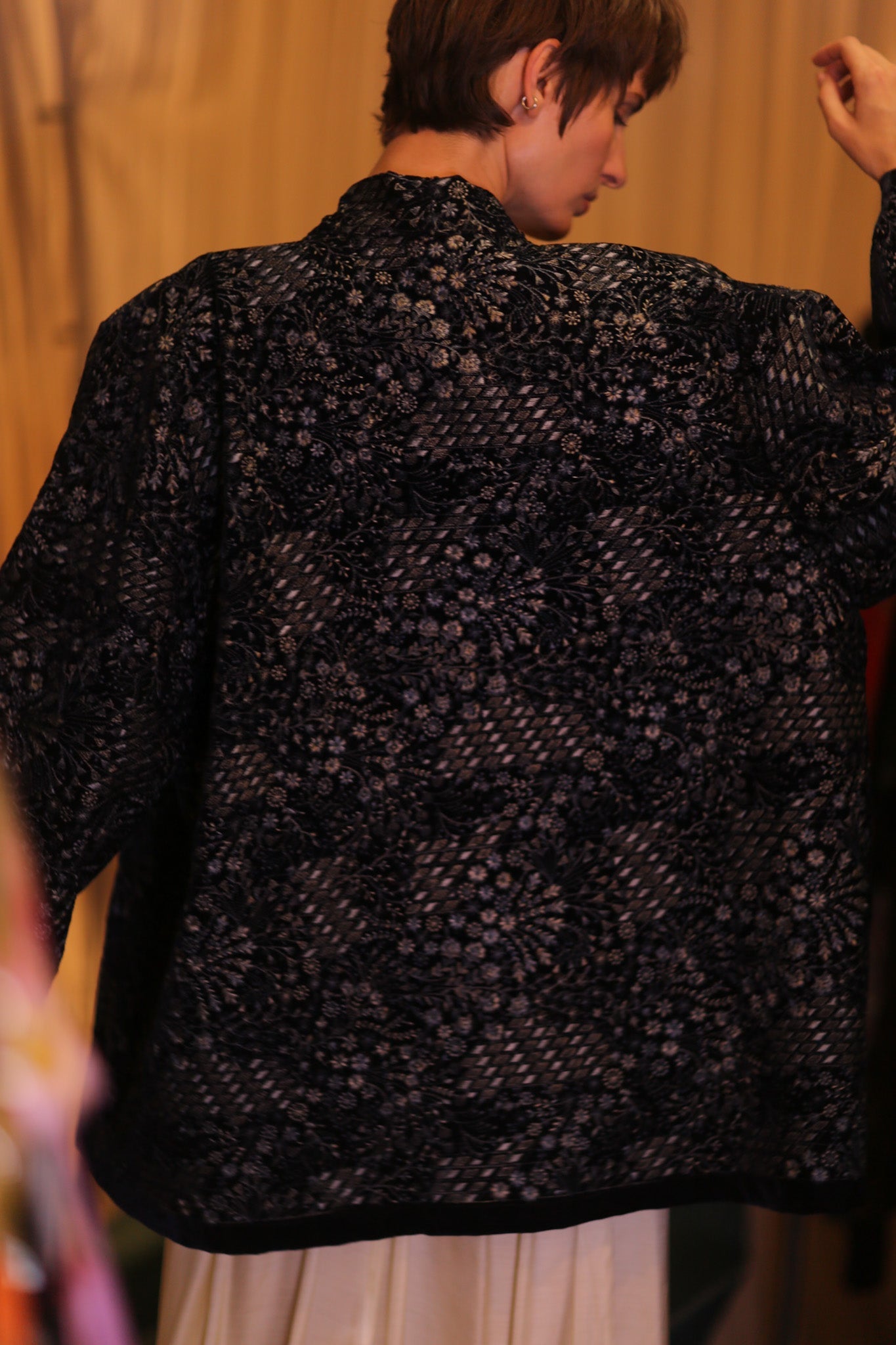 EMBROIDERED VELVET SHORT KIMONO NYSSA - BANGKOK TAILOR CLOTHING STORE - HANDMADE CLOTHING