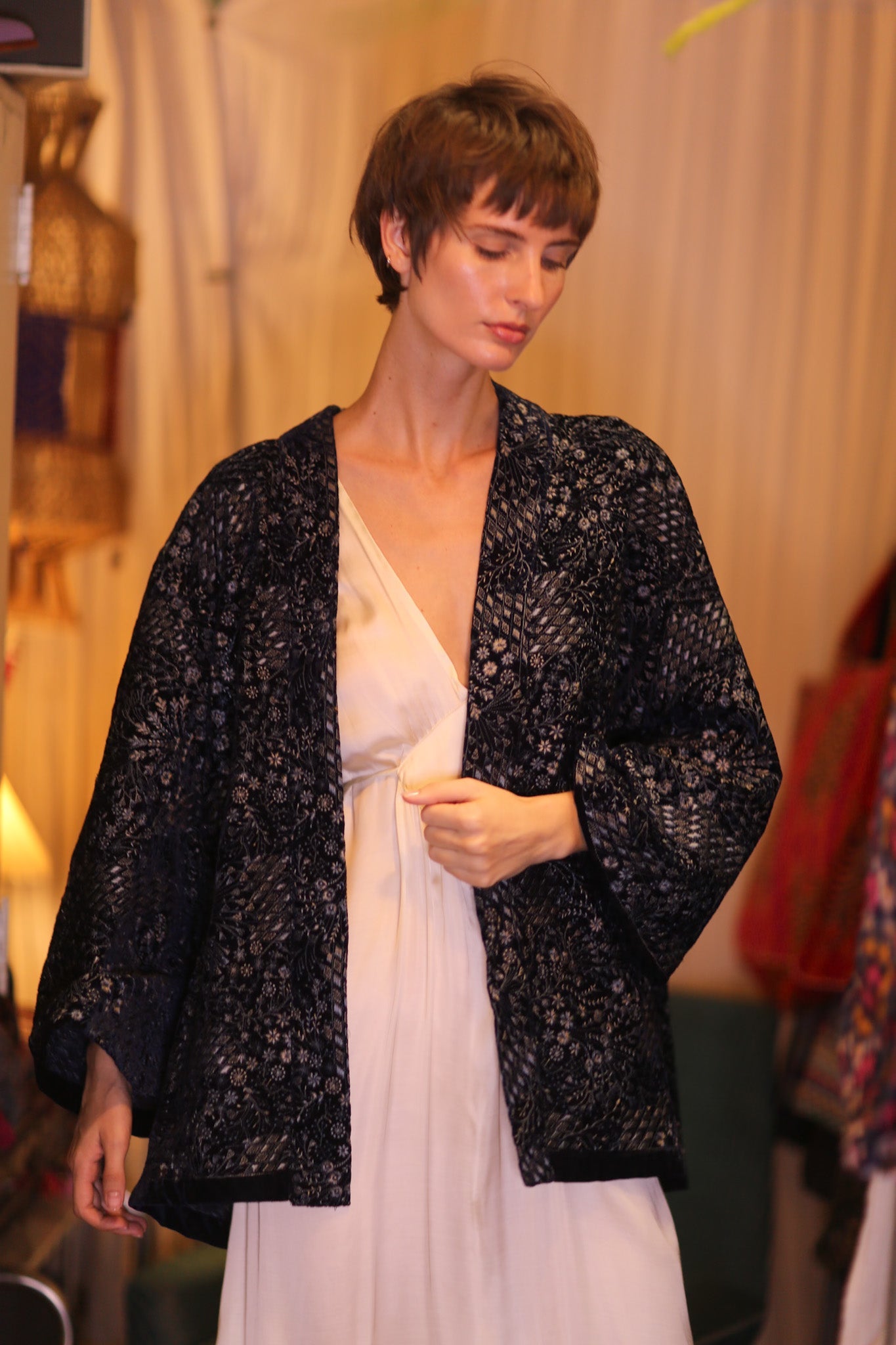 EMBROIDERED VELVET SHORT KIMONO NYSSA - BANGKOK TAILOR CLOTHING STORE - HANDMADE CLOTHING