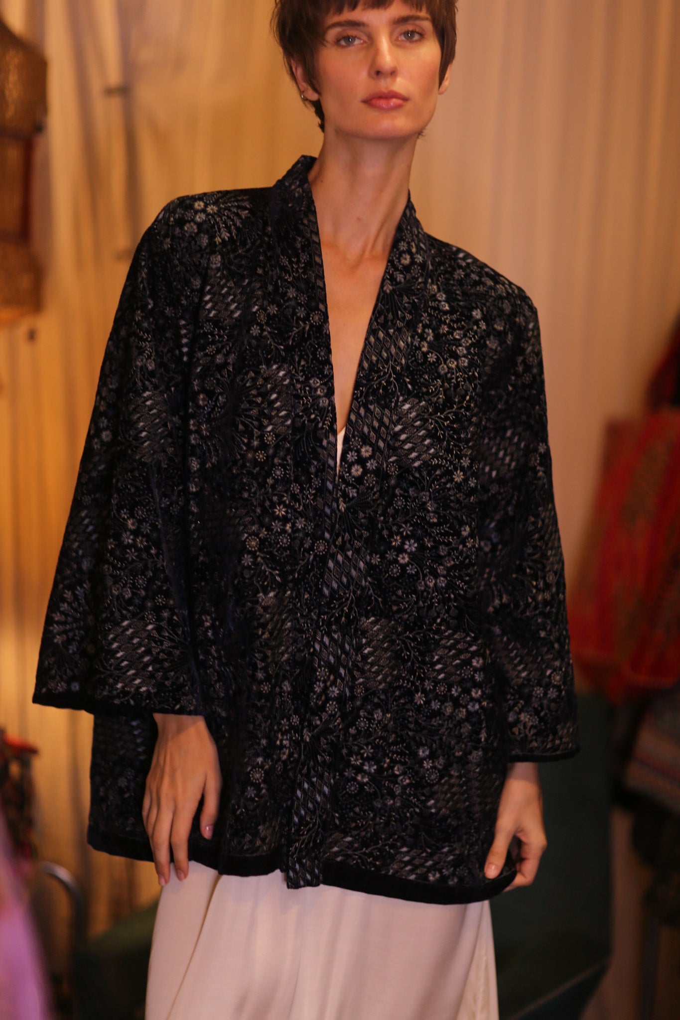 EMBROIDERED VELVET SHORT KIMONO NYSSA - BANGKOK TAILOR CLOTHING STORE - HANDMADE CLOTHING