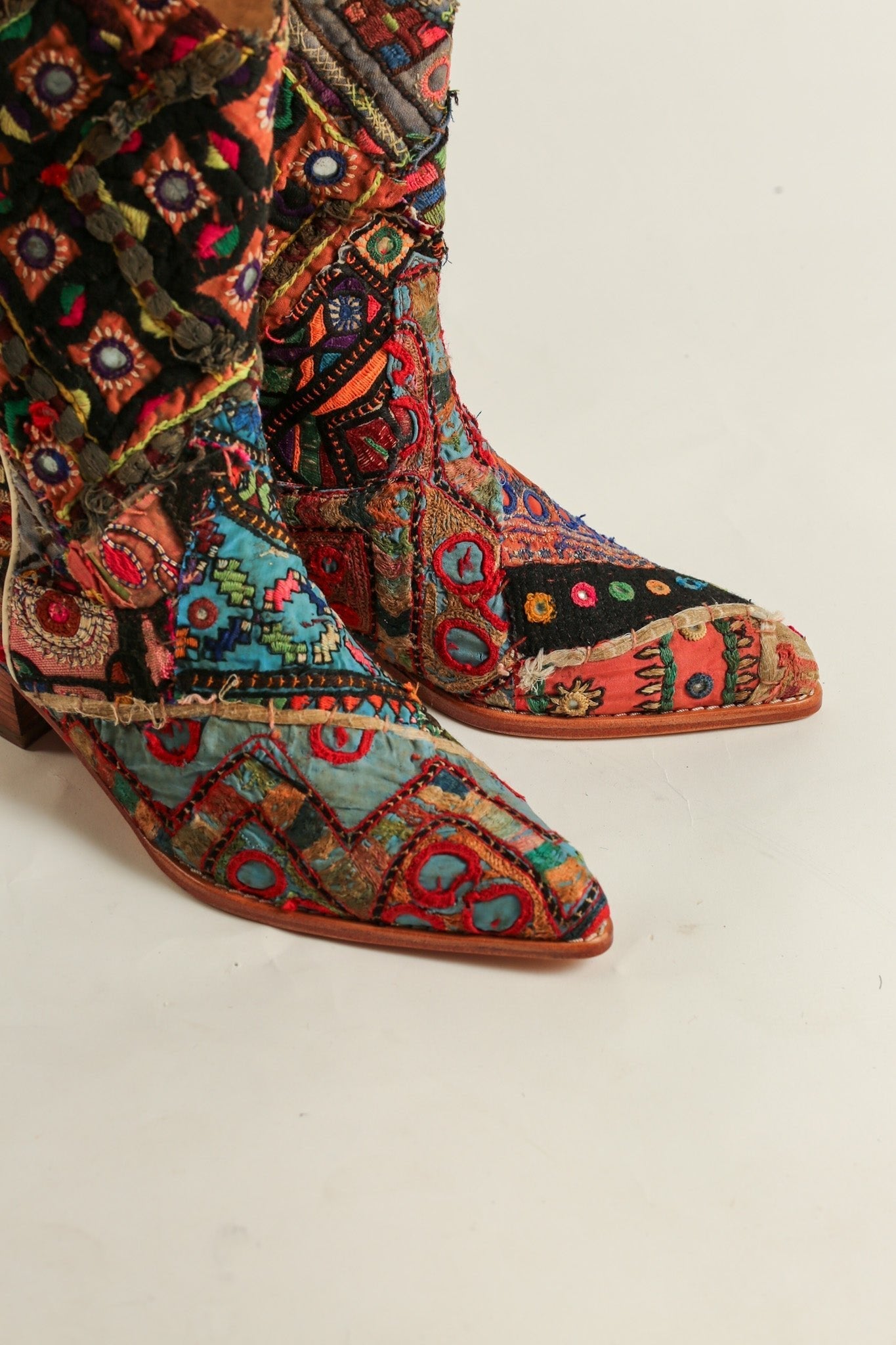 EMBROIDERED WESTERN BOOTS SALMA - BANGKOK TAILOR CLOTHING STORE - HANDMADE CLOTHING