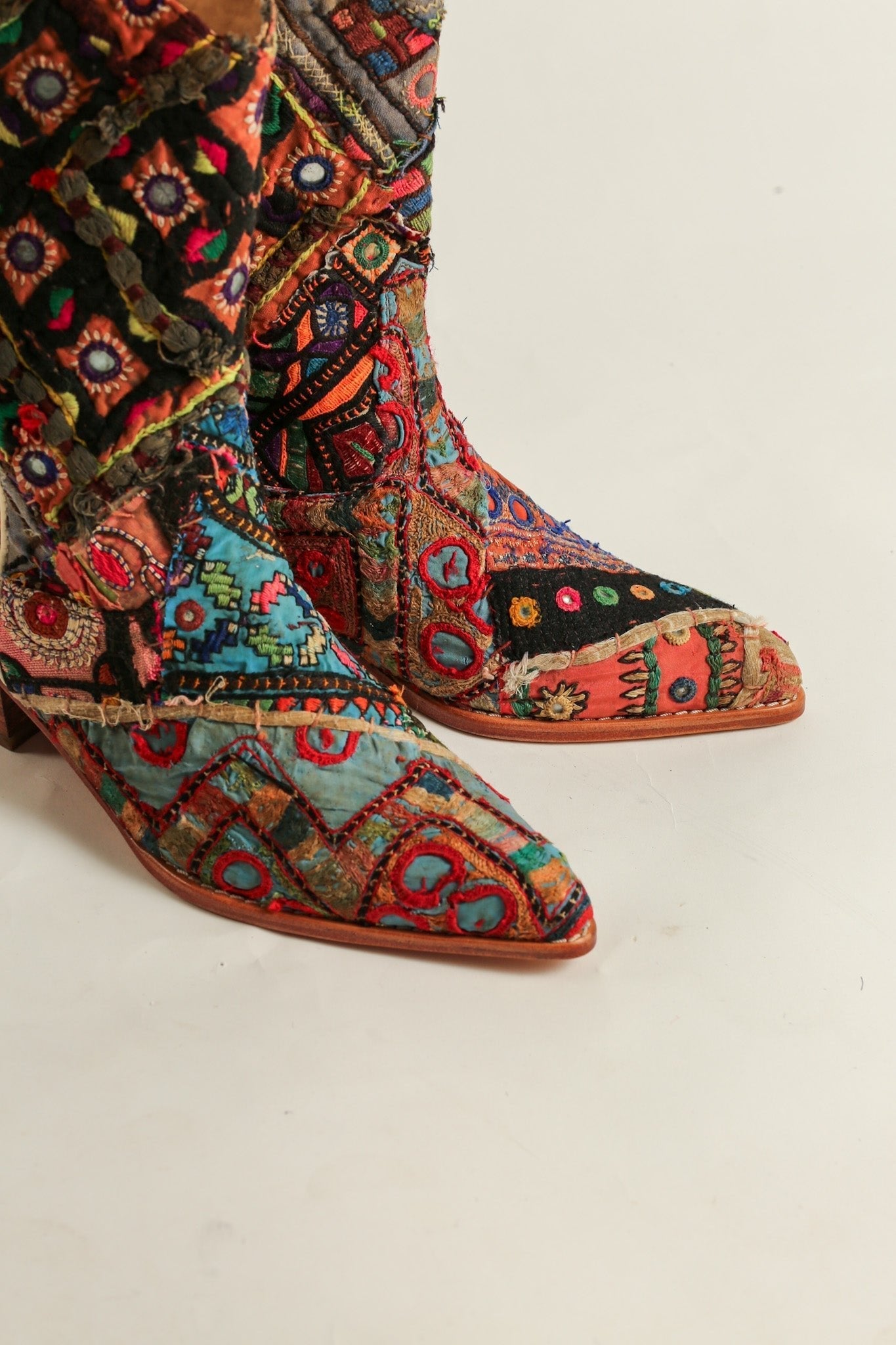 EMBROIDERED WESTERN BOOTS SALMA - BANGKOK TAILOR CLOTHING STORE - HANDMADE CLOTHING