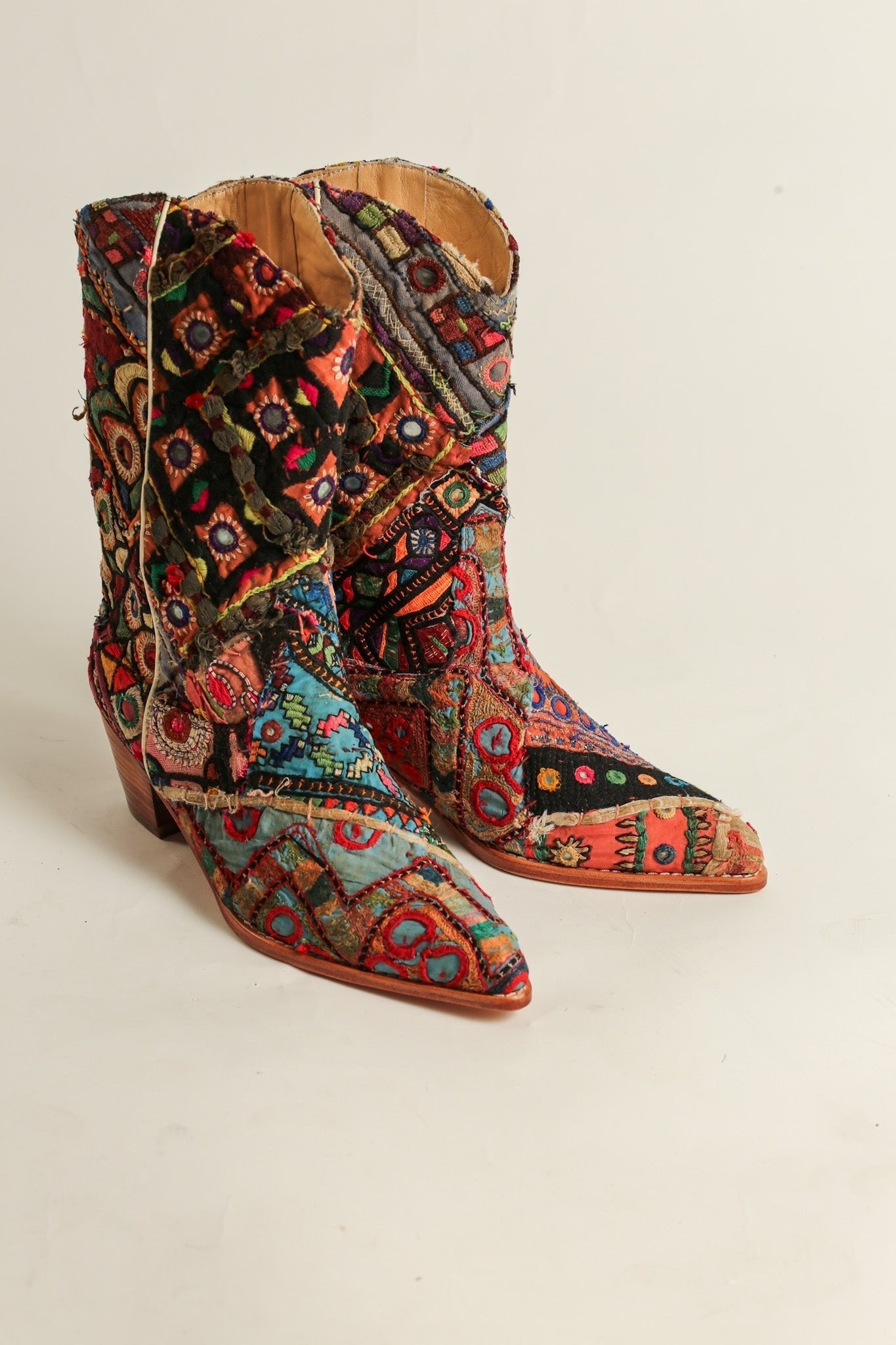 EMBROIDERED WESTERN BOOTS SALMA - BANGKOK TAILOR CLOTHING STORE - HANDMADE CLOTHING