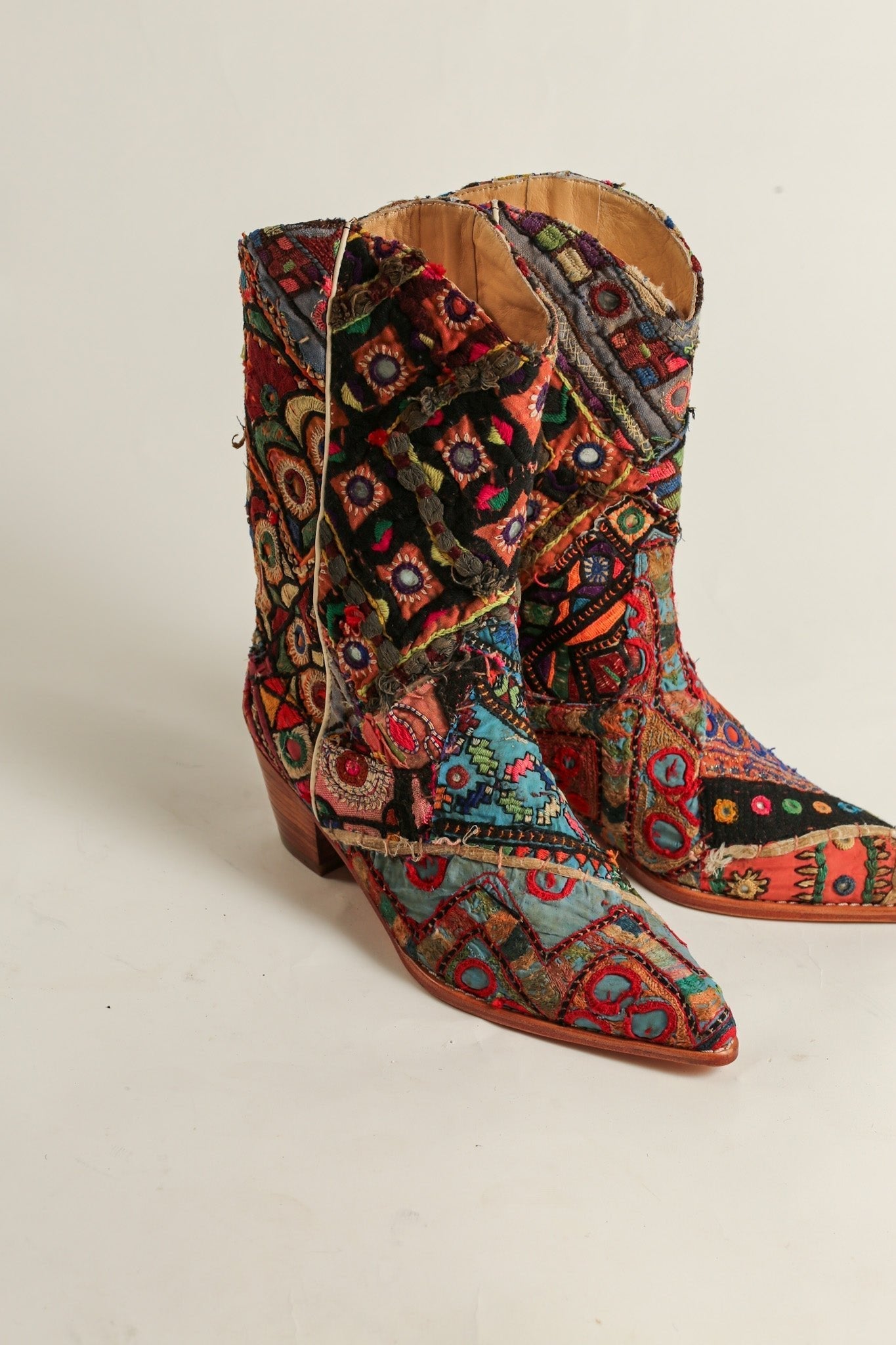 EMBROIDERED WESTERN BOOTS SALMA - BANGKOK TAILOR CLOTHING STORE - HANDMADE CLOTHING