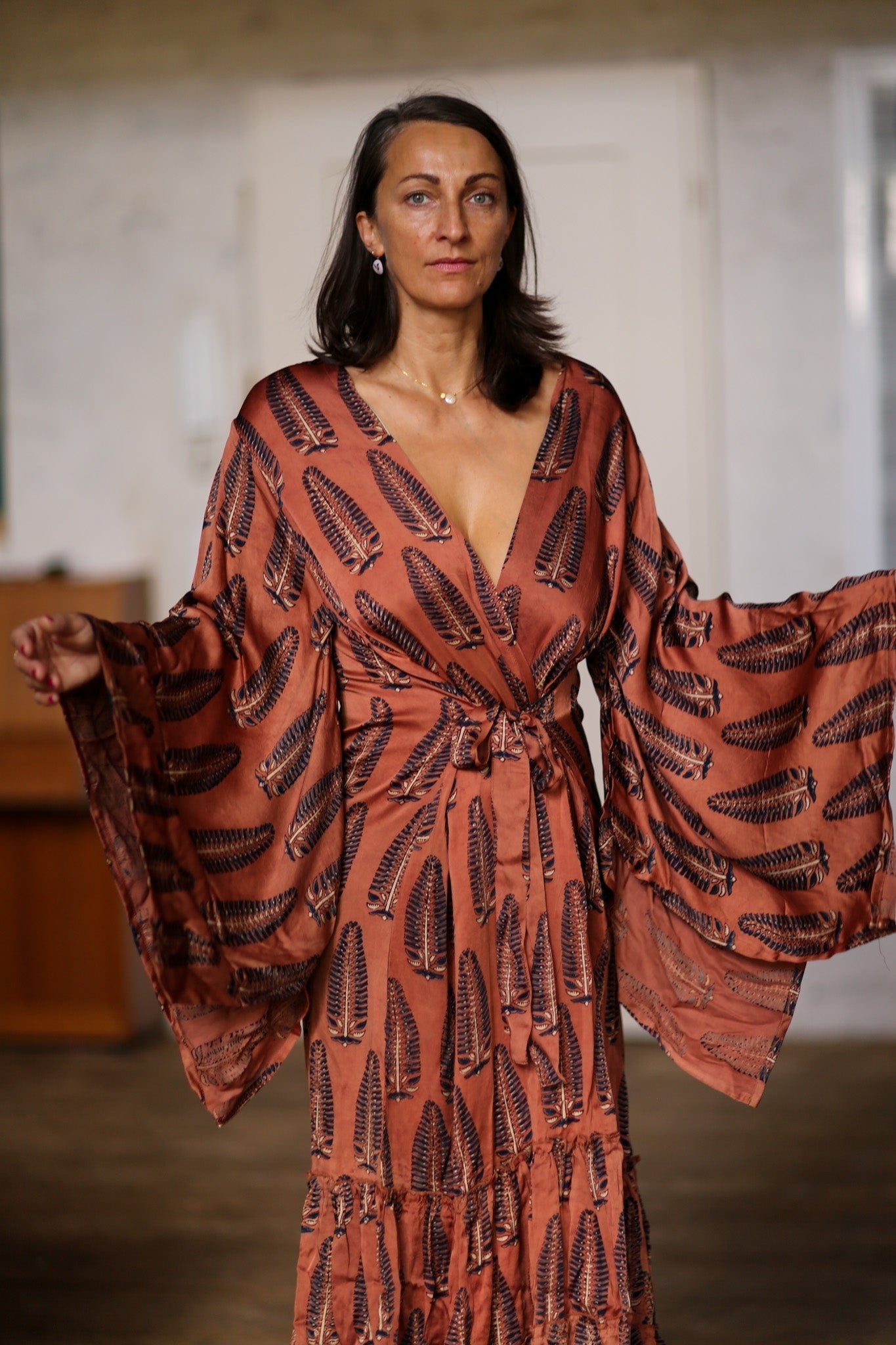 FEATHER XL SILK KIMONO BOZENA - BANGKOK TAILOR CLOTHING STORE - HANDMADE CLOTHING