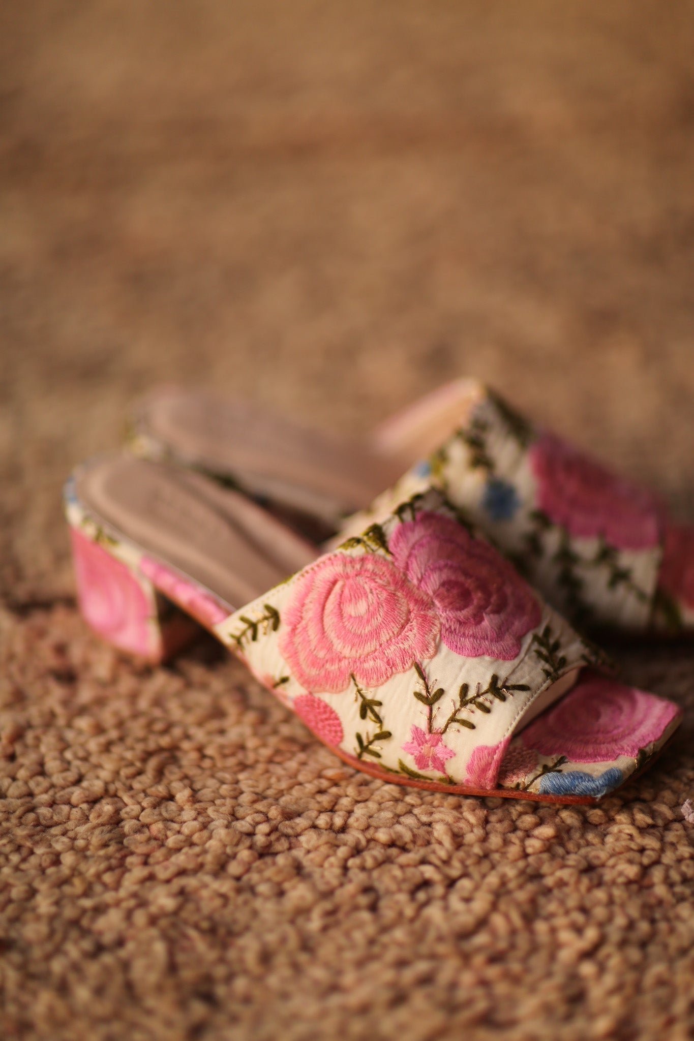 FLOWER EMBROIDERED HEELED MULES PARRA - BANGKOK TAILOR CLOTHING STORE - HANDMADE CLOTHING