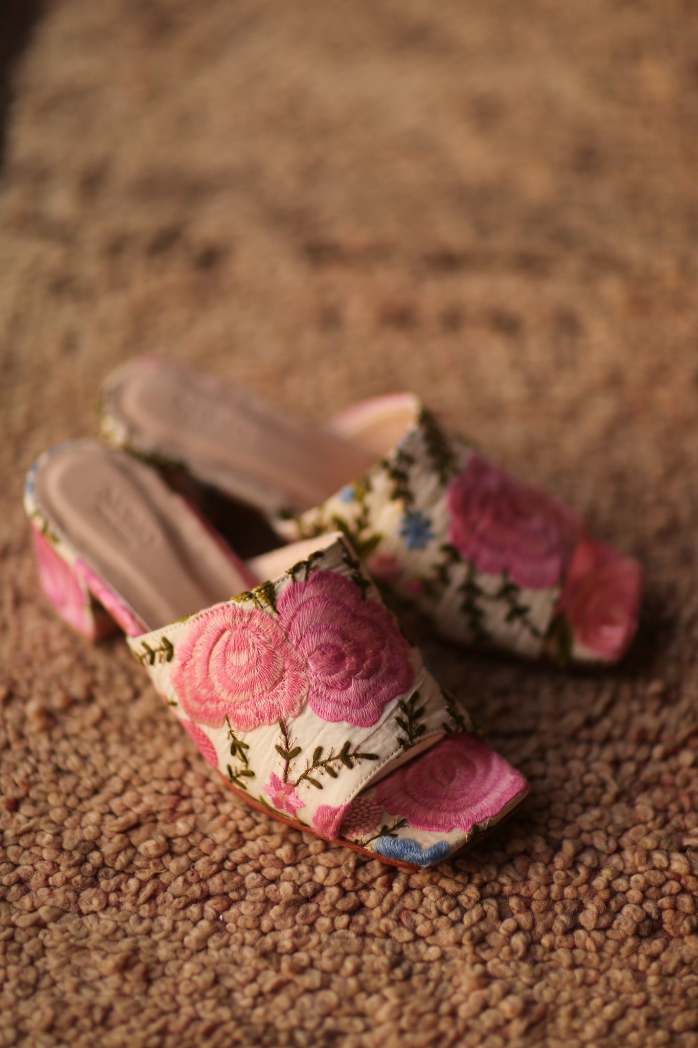 FLOWER EMBROIDERED HEELED MULES PARRA - BANGKOK TAILOR CLOTHING STORE - HANDMADE CLOTHING