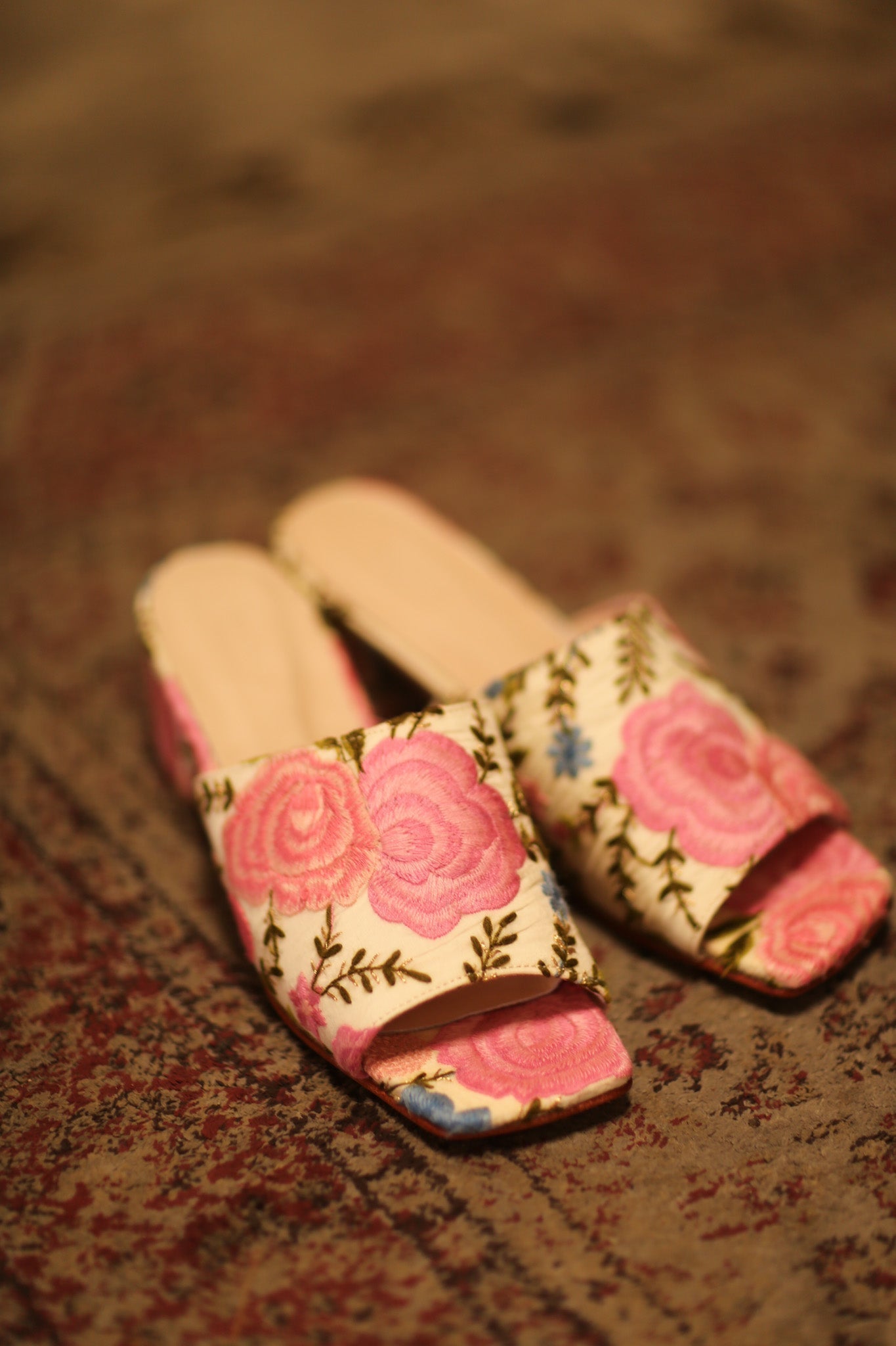 FLOWER EMBROIDERED HEELED MULES PARRA - BANGKOK TAILOR CLOTHING STORE - HANDMADE CLOTHING