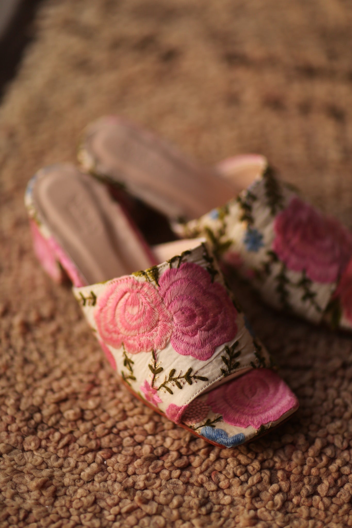 FLOWER EMBROIDERED HEELED MULES PARRA - BANGKOK TAILOR CLOTHING STORE - HANDMADE CLOTHING