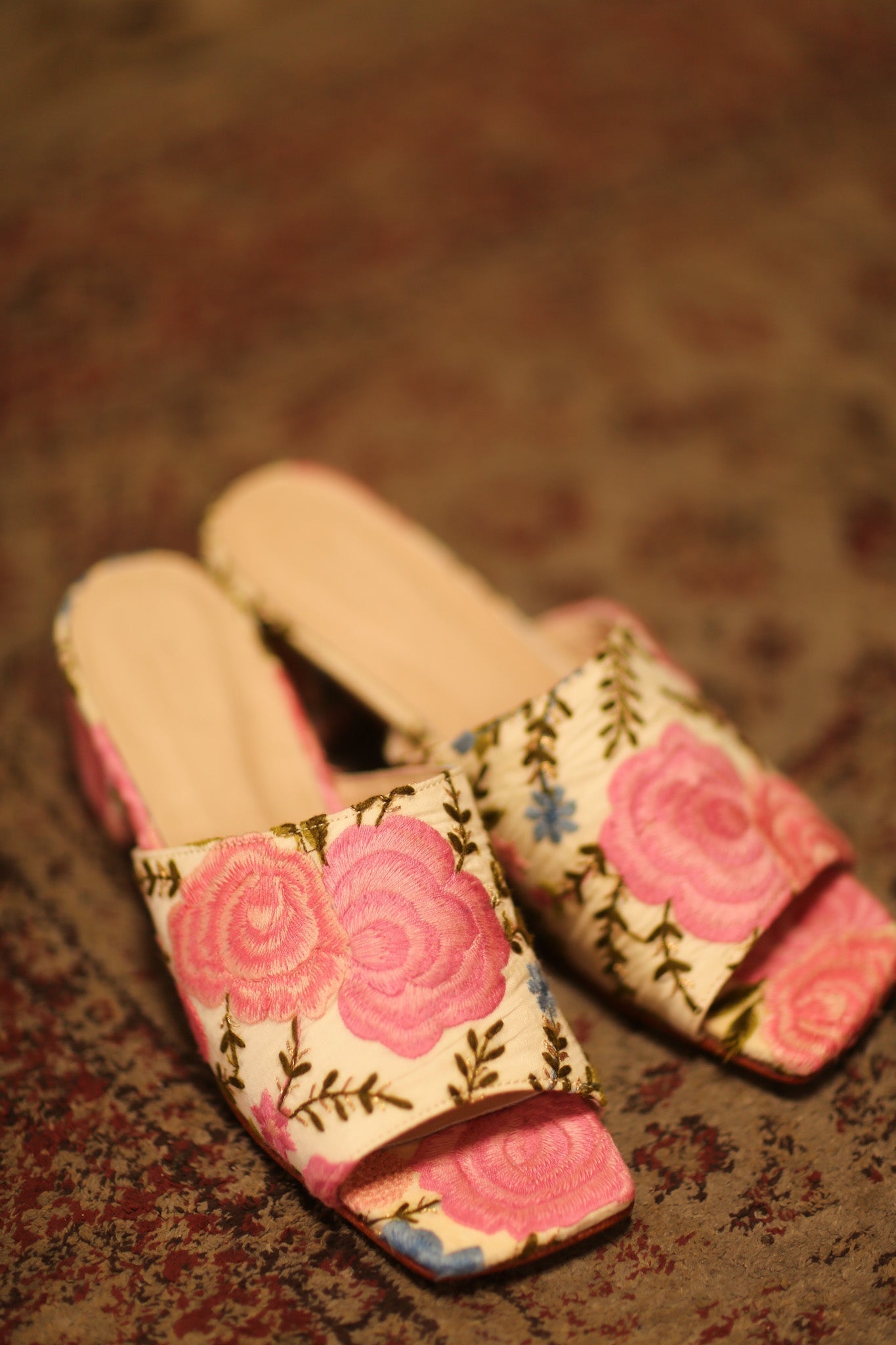 FLOWER EMBROIDERED HEELED MULES PARRA - BANGKOK TAILOR CLOTHING STORE - HANDMADE CLOTHING