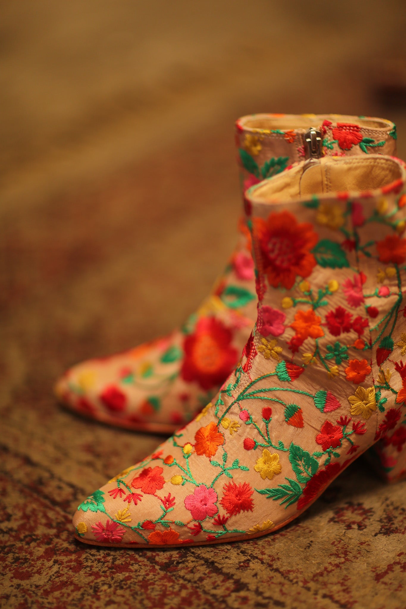 FLOWER EMBROIDERED SILK BOOTS NIKIO - BANGKOK TAILOR CLOTHING STORE - HANDMADE CLOTHING