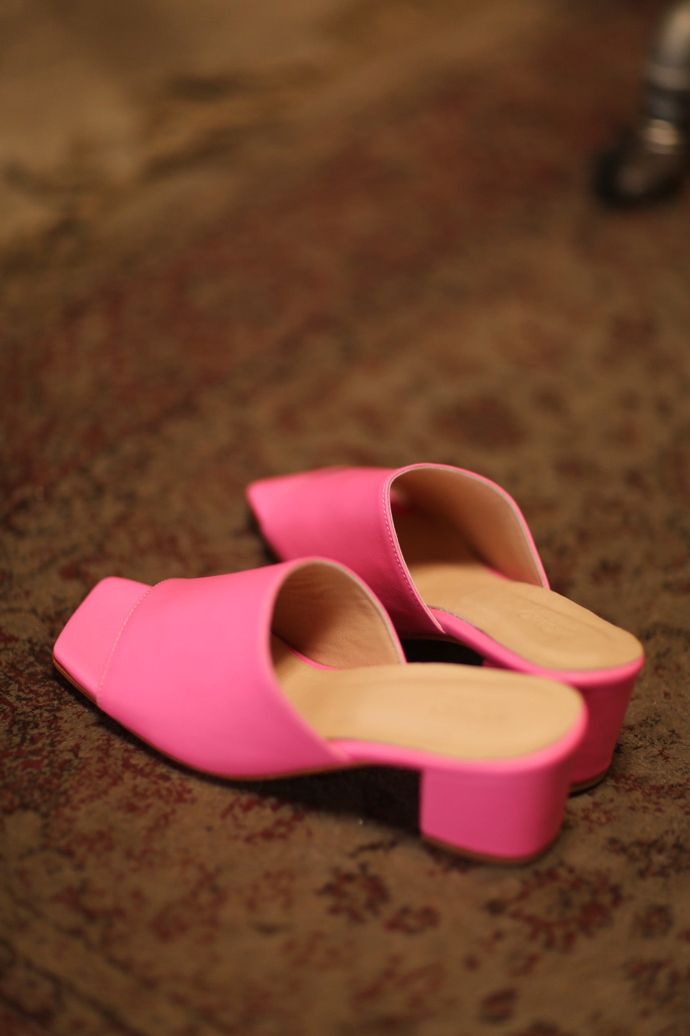 HANDCRAFTED LEATHER MULES LORIN PINK RED - BANGKOK TAILOR CLOTHING STORE - HANDMADE CLOTHING