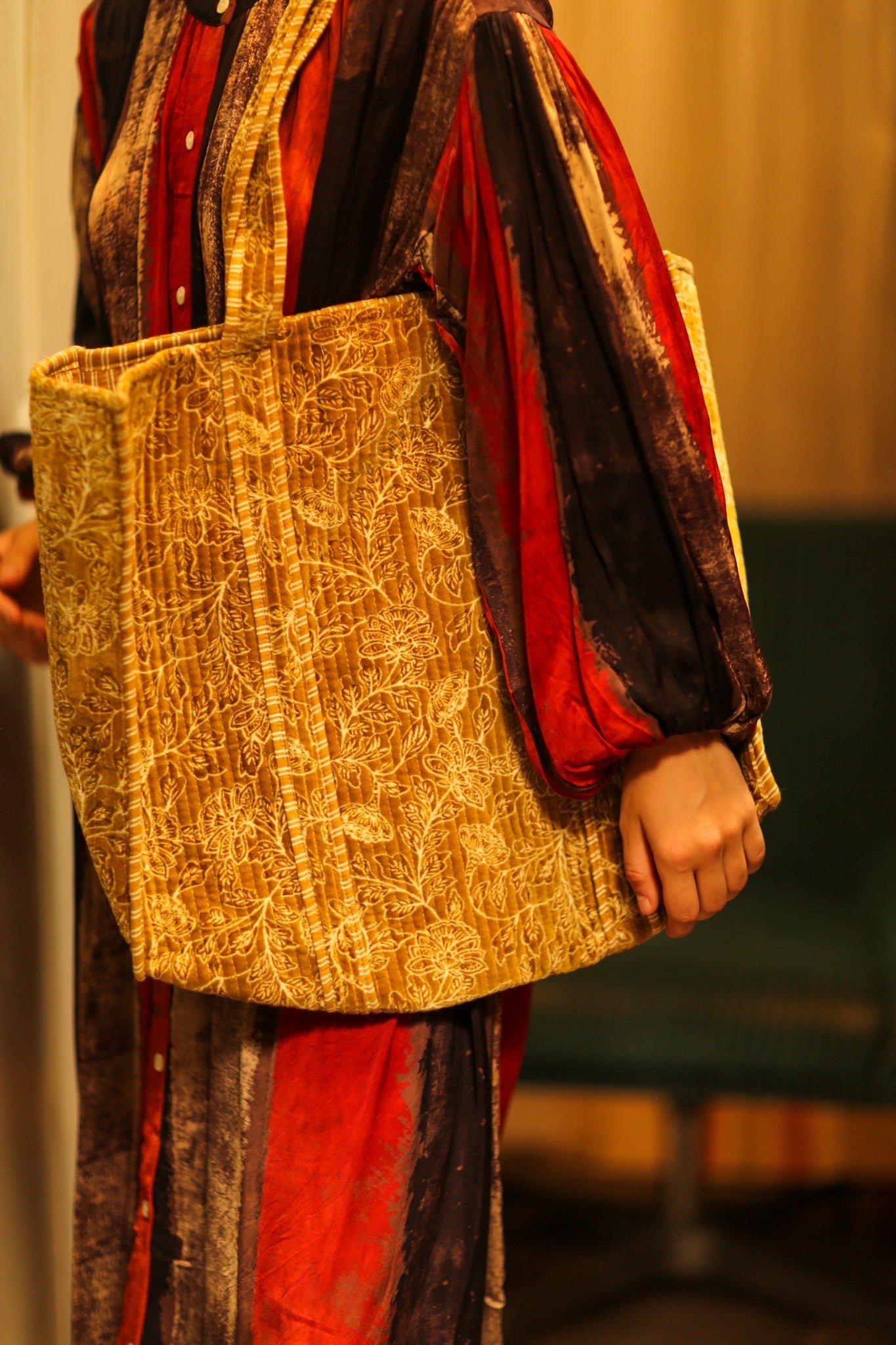 KALI VELVET BAG GOLDEN FLOWER L - BANGKOK TAILOR CLOTHING STORE - HANDMADE CLOTHING