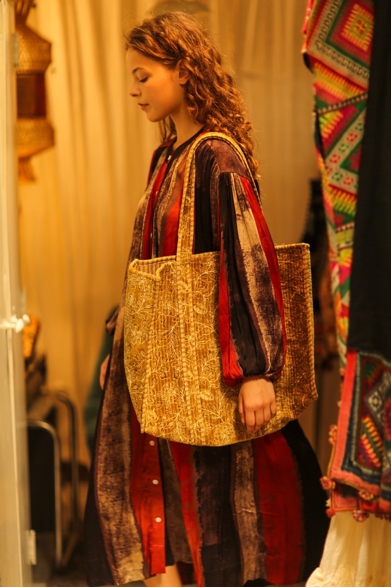 KALI VELVET BAG GOLDEN FLOWER L - BANGKOK TAILOR CLOTHING STORE - HANDMADE CLOTHING