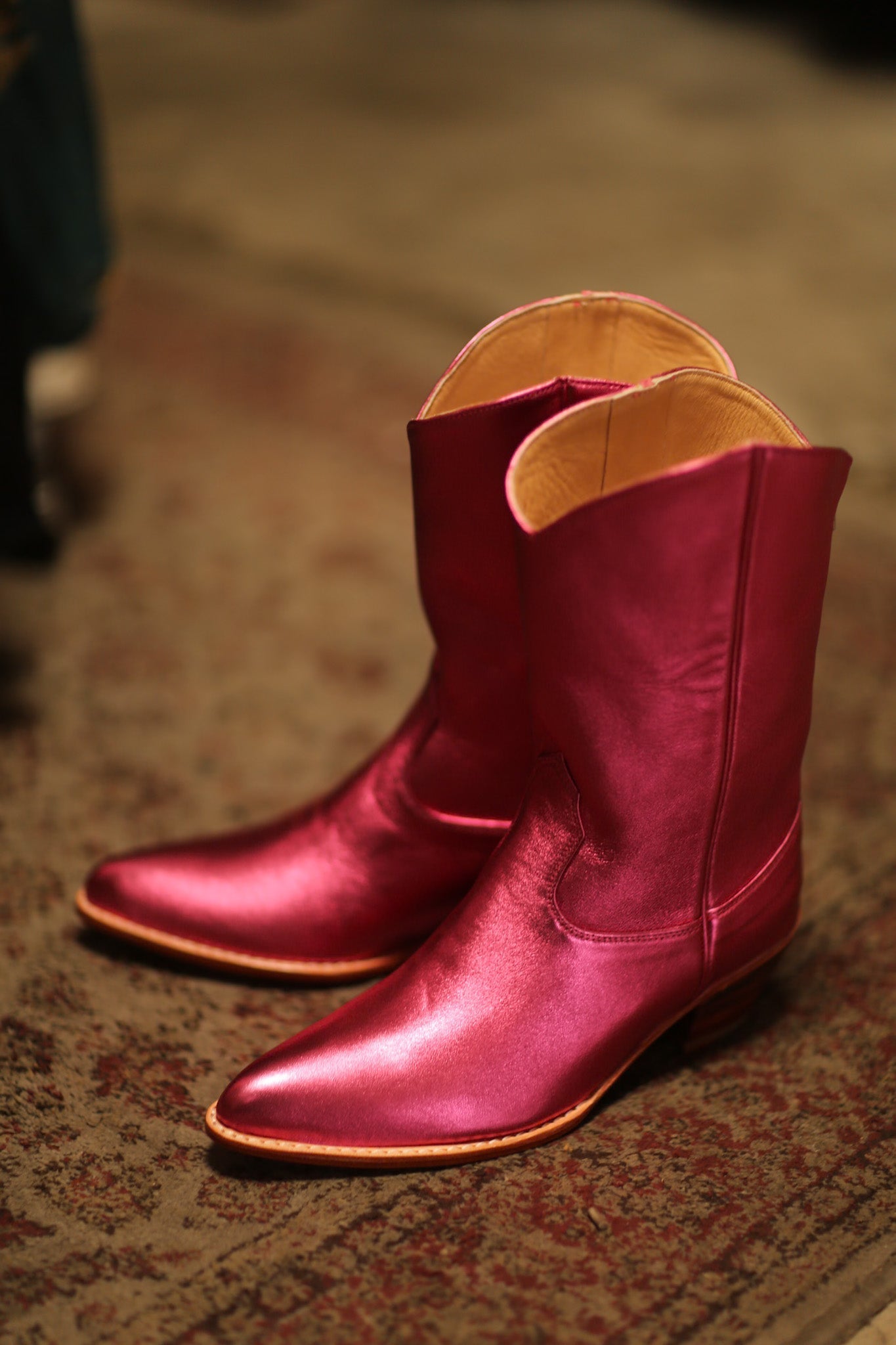PINK LEATHER WESTERN BOOTS SADTRUN - BANGKOK TAILOR CLOTHING STORE - HANDMADE CLOTHING