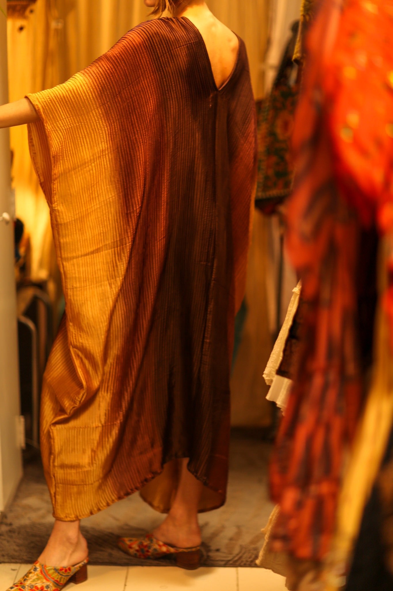 PLEATED SUNSET KAFTAN - BANGKOK TAILOR CLOTHING STORE - HANDMADE CLOTHING