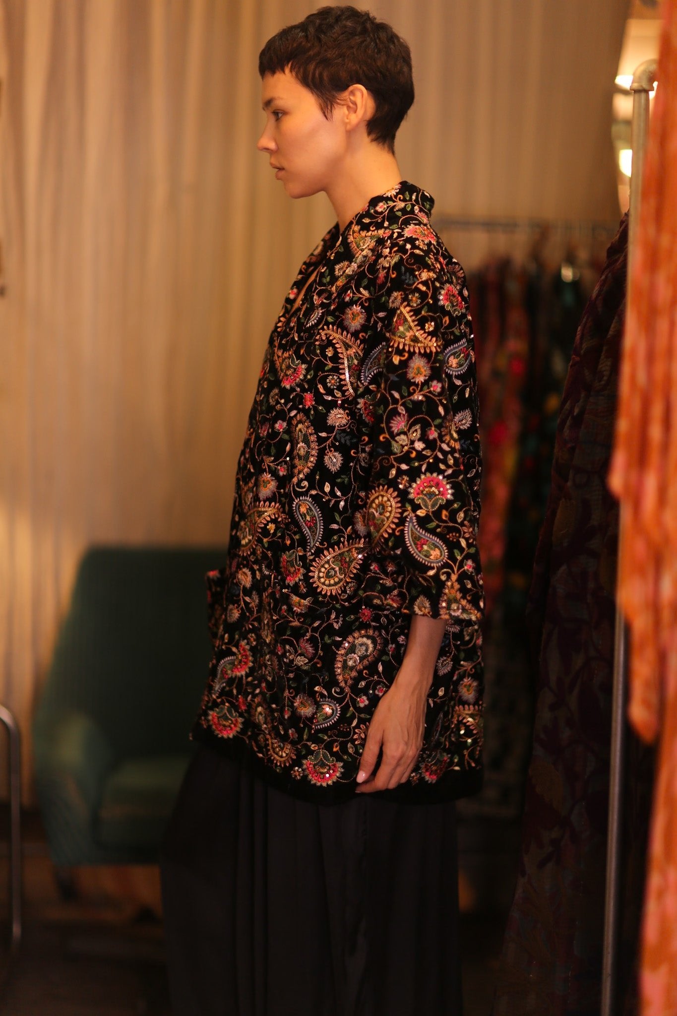 SHORT VELVET EMBROIDERED KIMONO MONA BLACK - BANGKOK TAILOR CLOTHING STORE - HANDMADE CLOTHING