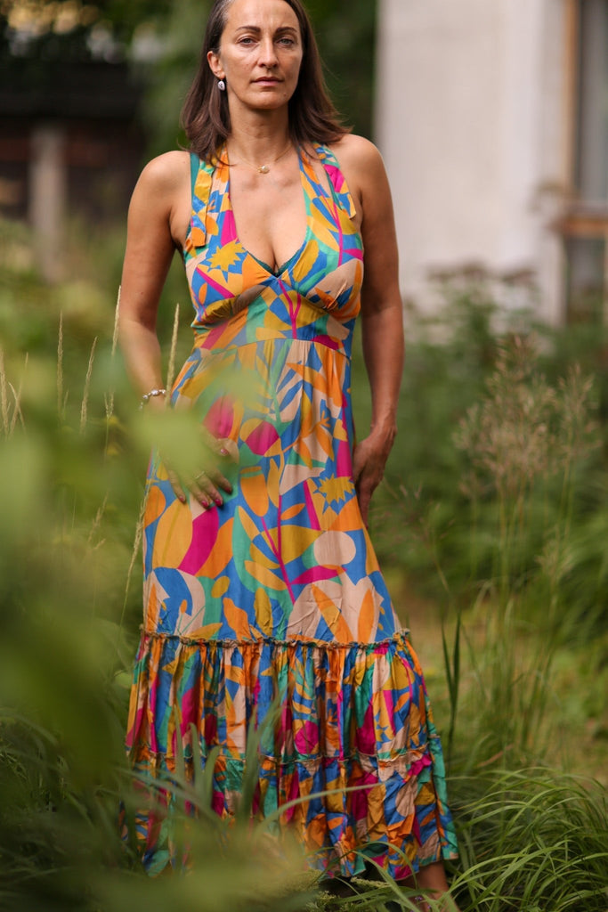 silk dress bangkok In Bangkok, the golden faith and luxury finally fulfilled my dream of  wearing Thai clothesIn my dream, wearing this golden-silk dress in Bangkok  felt like traveling back in timeDawn Dynasty afternoon