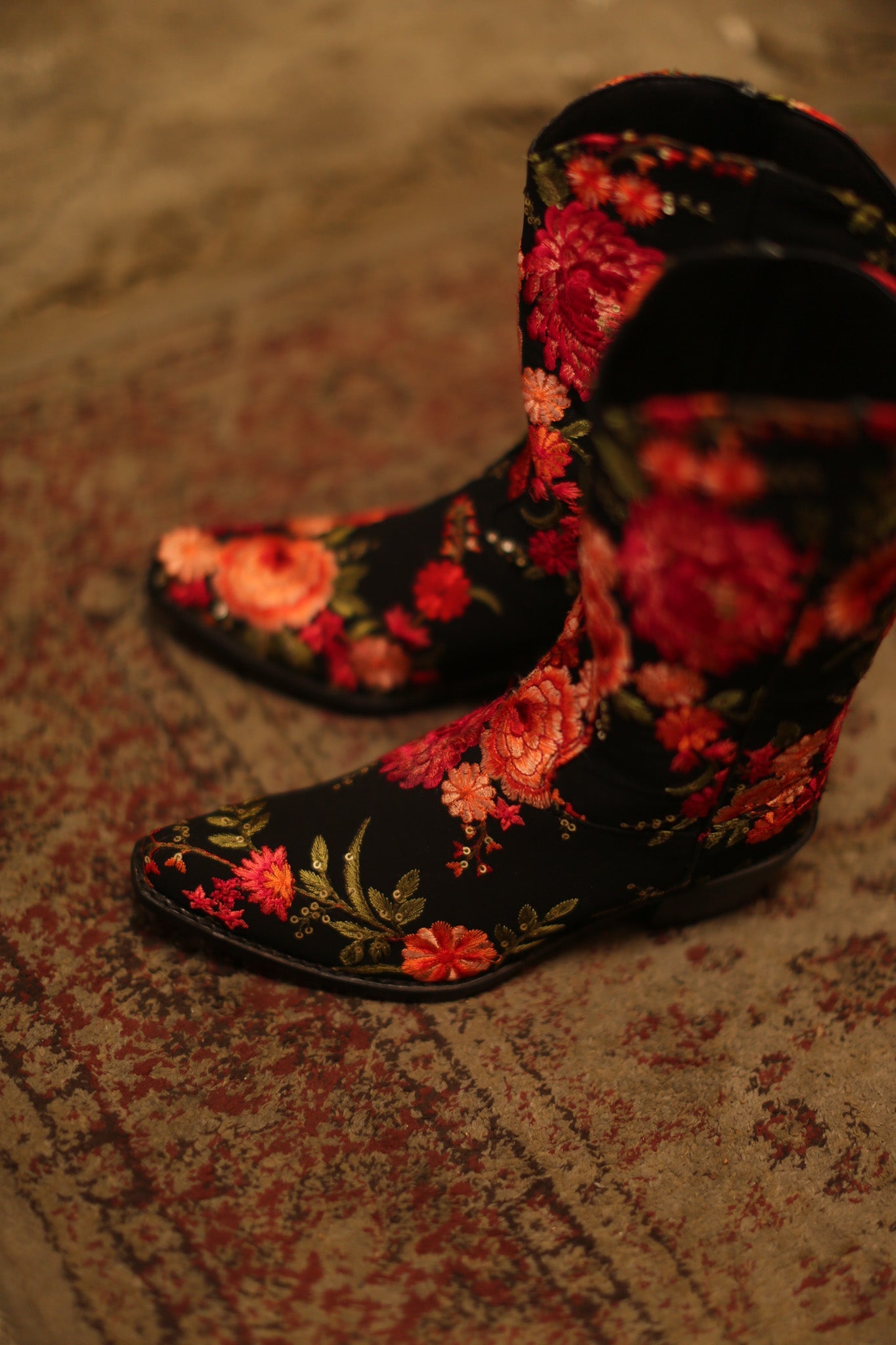 SILK EMBROIDERED BOOTS OFELIA - BANGKOK TAILOR CLOTHING STORE - HANDMADE CLOTHING