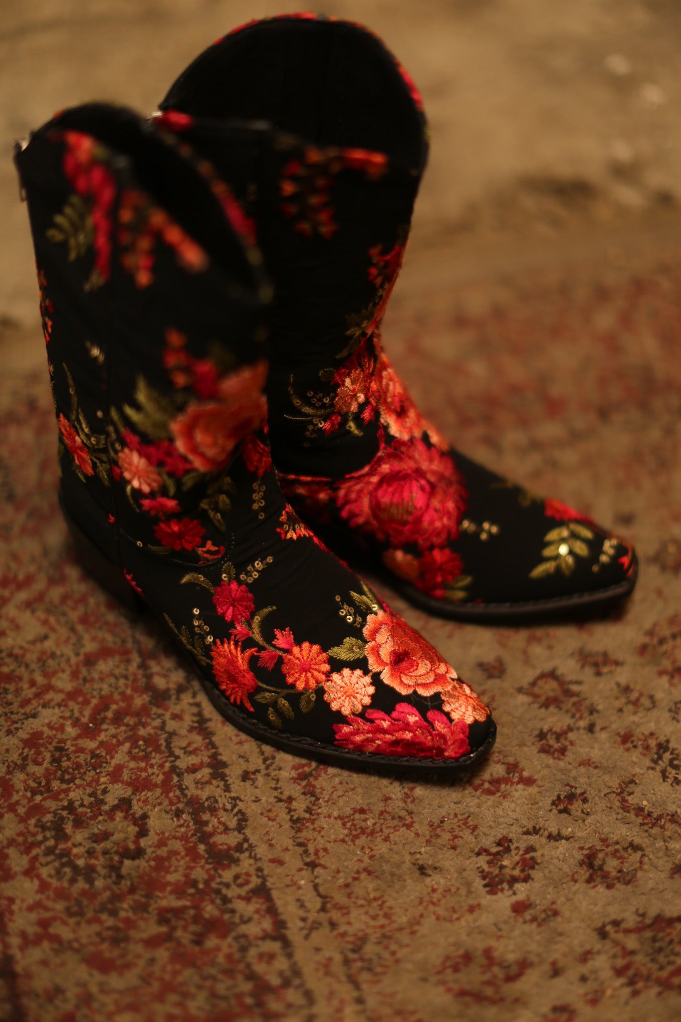 SILK EMBROIDERED BOOTS OFELIA - BANGKOK TAILOR CLOTHING STORE - HANDMADE CLOTHING