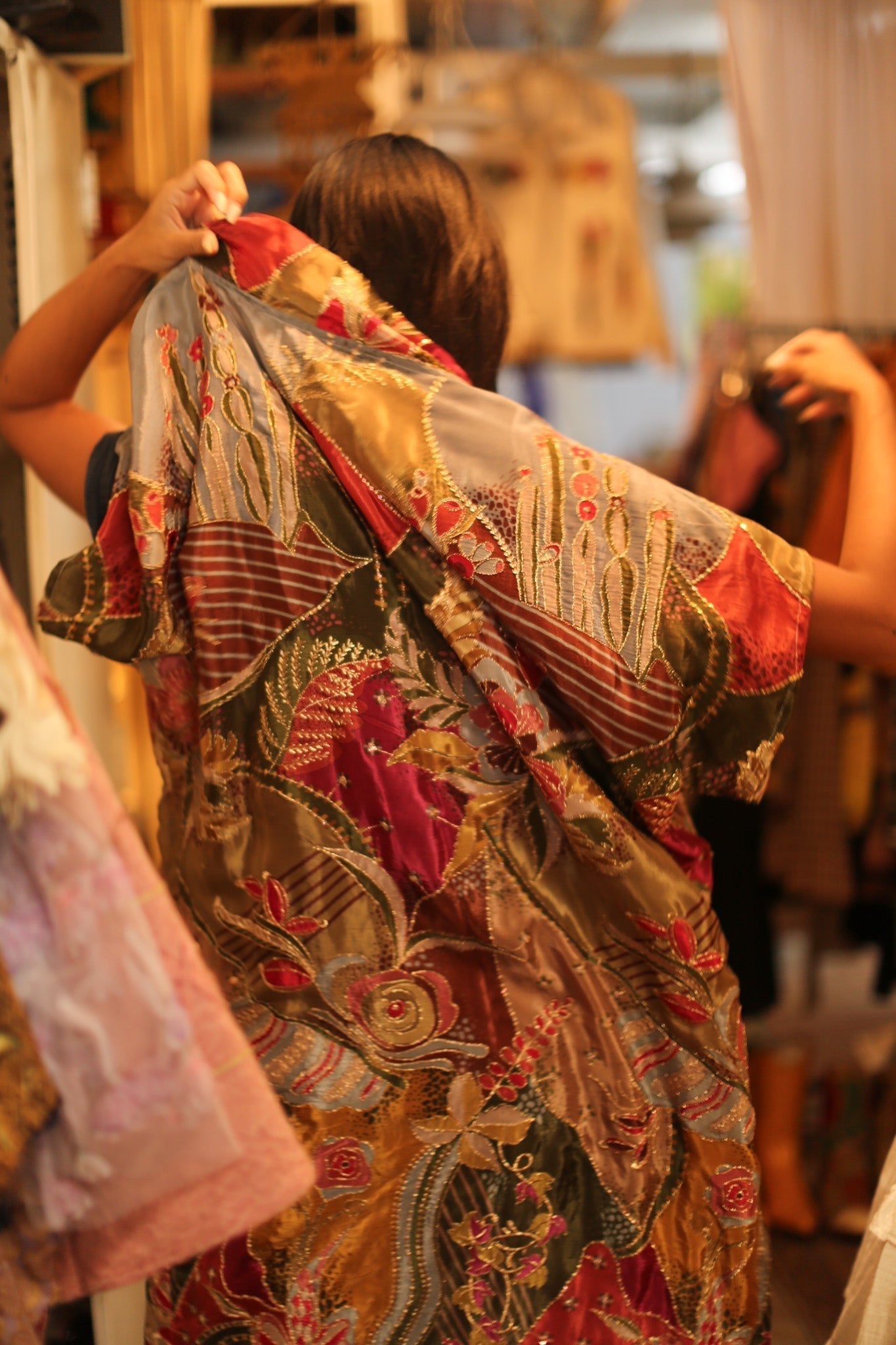 SILK EMBROIDERED KIMONO WINNI - BANGKOK TAILOR CLOTHING STORE - HANDMADE CLOTHING