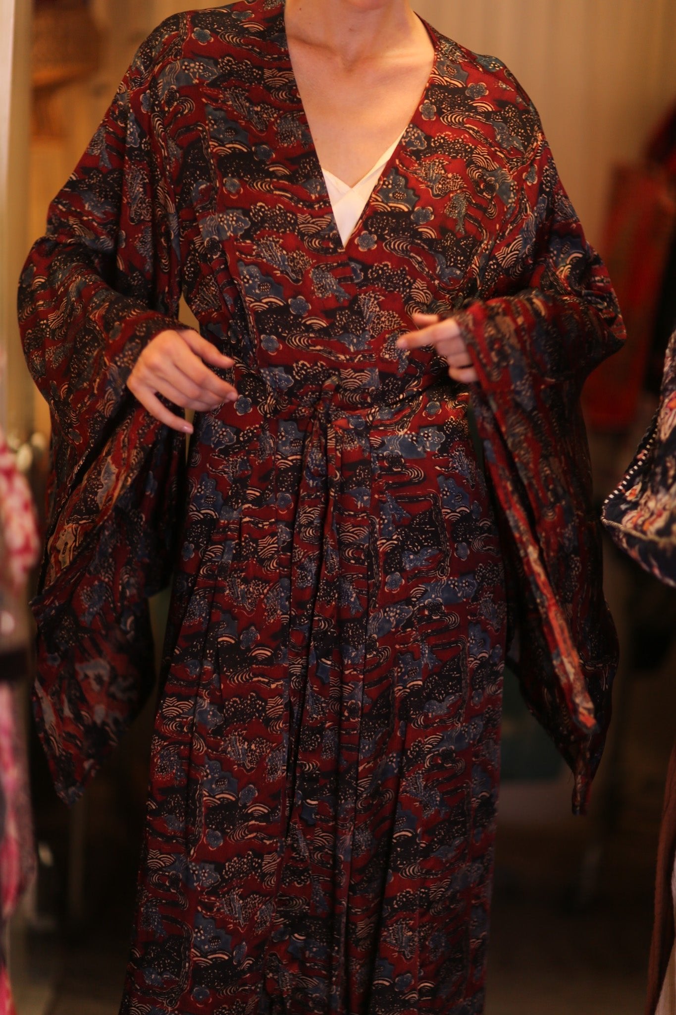 SILK WING KIMONO PINA CHIOE - BANGKOK TAILOR CLOTHING STORE - HANDMADE CLOTHING