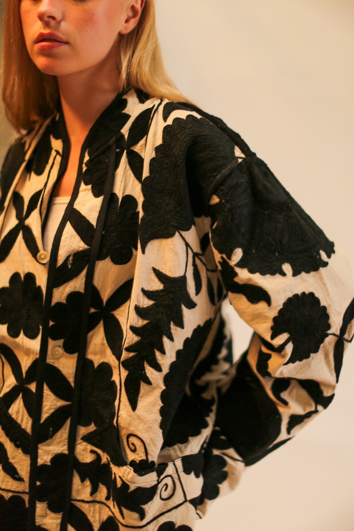 SUZANI EMBROIDERED JACKEY CALLAN - BANGKOK TAILOR CLOTHING STORE - HANDMADE CLOTHING