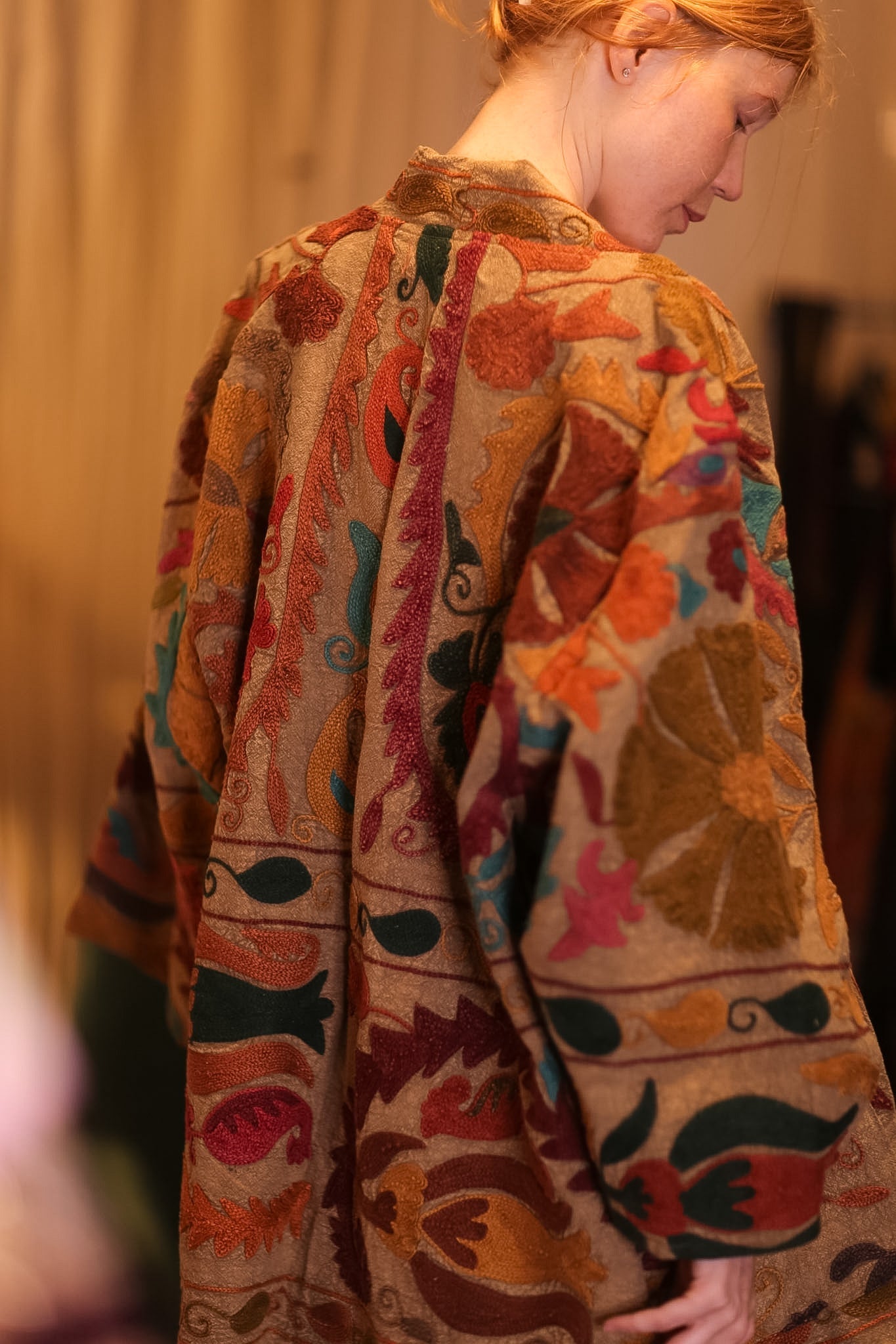 SUZANI EMBROIDERED SHORT KIMONO MONTY DWARF - BANGKOK TAILOR CLOTHING STORE - HANDMADE CLOTHING