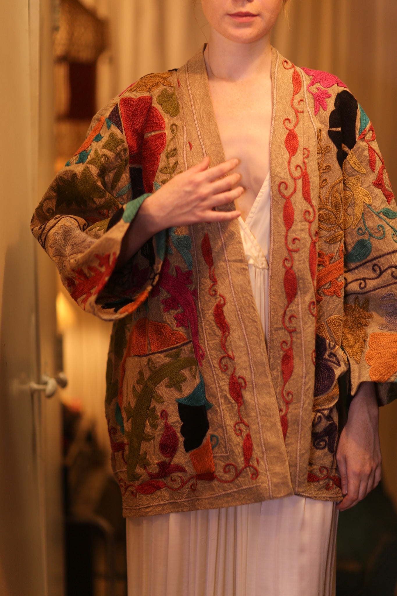 SUZANI EMBROIDERED SHORT KIMONO MONTY WADI - BANGKOK TAILOR CLOTHING STORE - HANDMADE CLOTHING