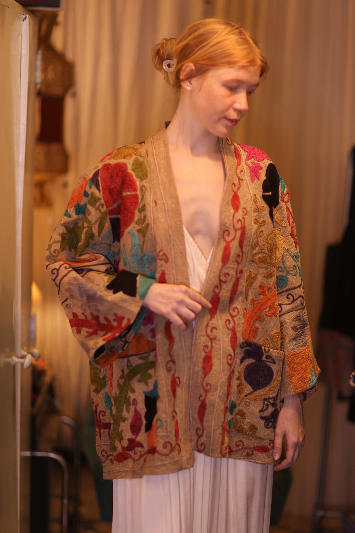 SUZANI EMBROIDERED SHORT KIMONO MONTY WADI - BANGKOK TAILOR CLOTHING STORE - HANDMADE CLOTHING