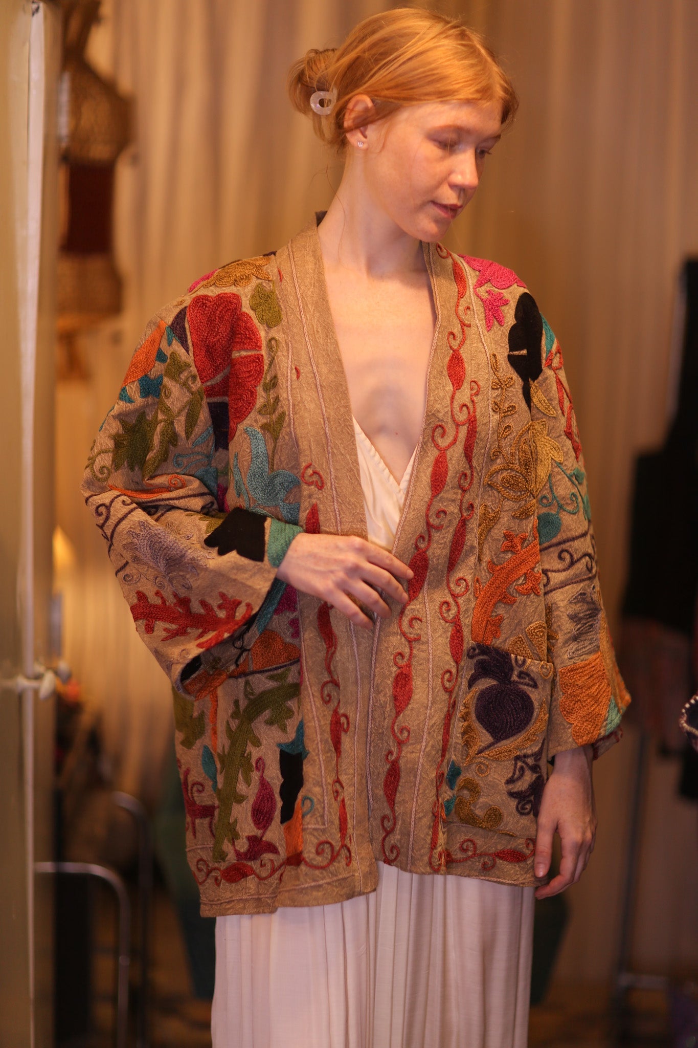 SUZANI EMBROIDERED SHORT KIMONO MONTY WADI - BANGKOK TAILOR CLOTHING STORE - HANDMADE CLOTHING