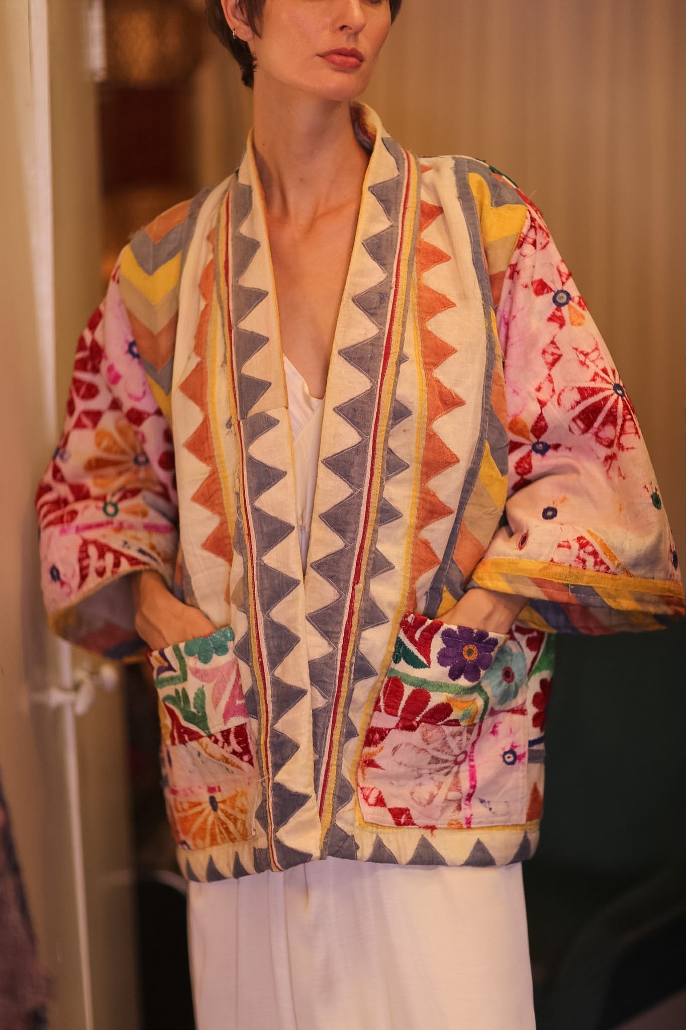 VINTAGE ANTIQUE EMBROIDERED SHORT KIMONO AMBERT - BANGKOK TAILOR CLOTHING STORE - HANDMADE CLOTHING