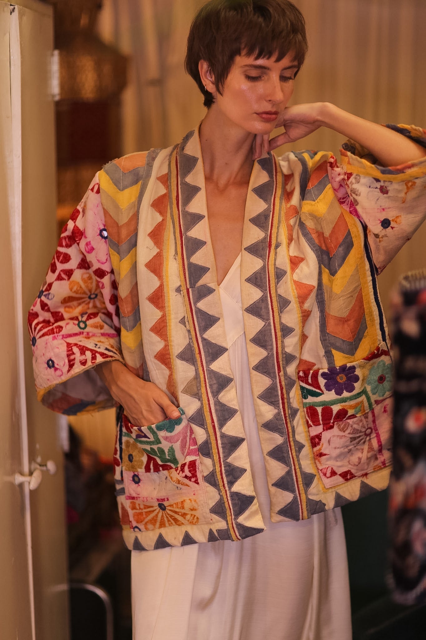 VINTAGE ANTIQUE EMBROIDERED SHORT KIMONO AMBERT - BANGKOK TAILOR CLOTHING STORE - HANDMADE CLOTHING