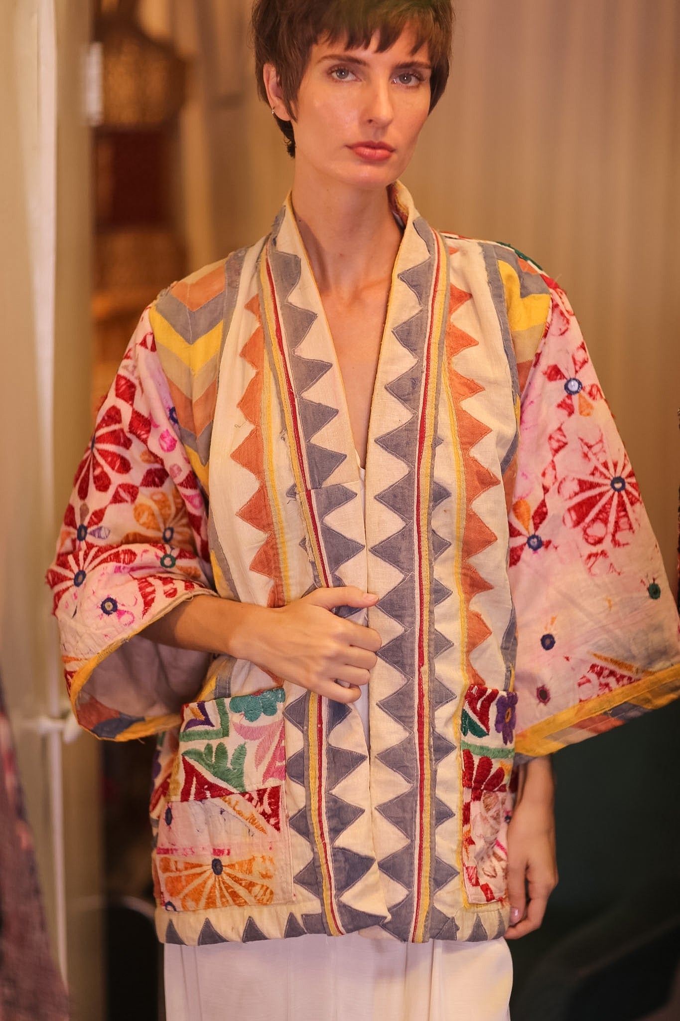 VINTAGE ANTIQUE EMBROIDERED SHORT KIMONO AMBERT - BANGKOK TAILOR CLOTHING STORE - HANDMADE CLOTHING