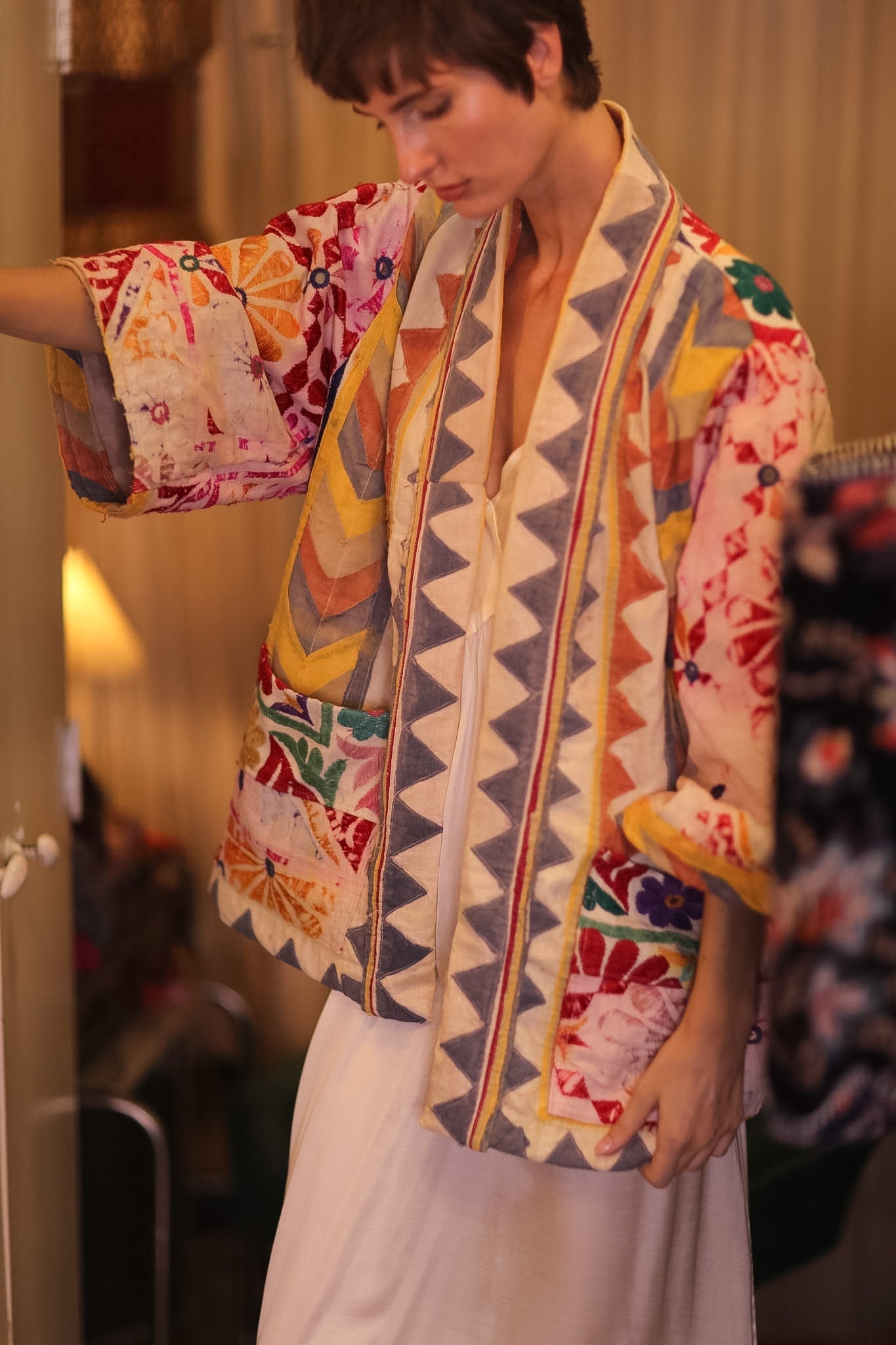 VINTAGE ANTIQUE EMBROIDERED SHORT KIMONO AMBERT - BANGKOK TAILOR CLOTHING STORE - HANDMADE CLOTHING