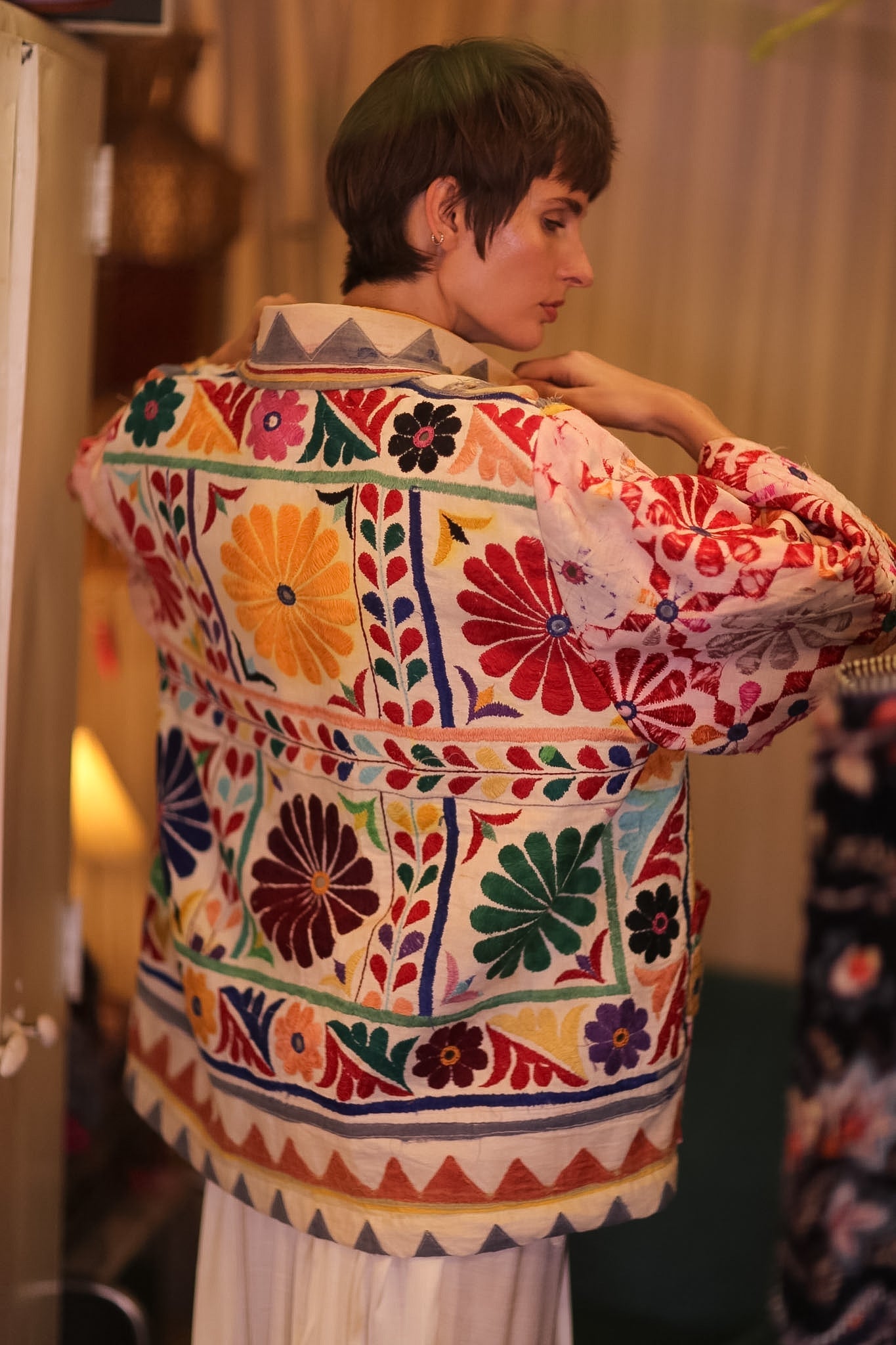 VINTAGE ANTIQUE EMBROIDERED SHORT KIMONO AMBERT - BANGKOK TAILOR CLOTHING STORE - HANDMADE CLOTHING