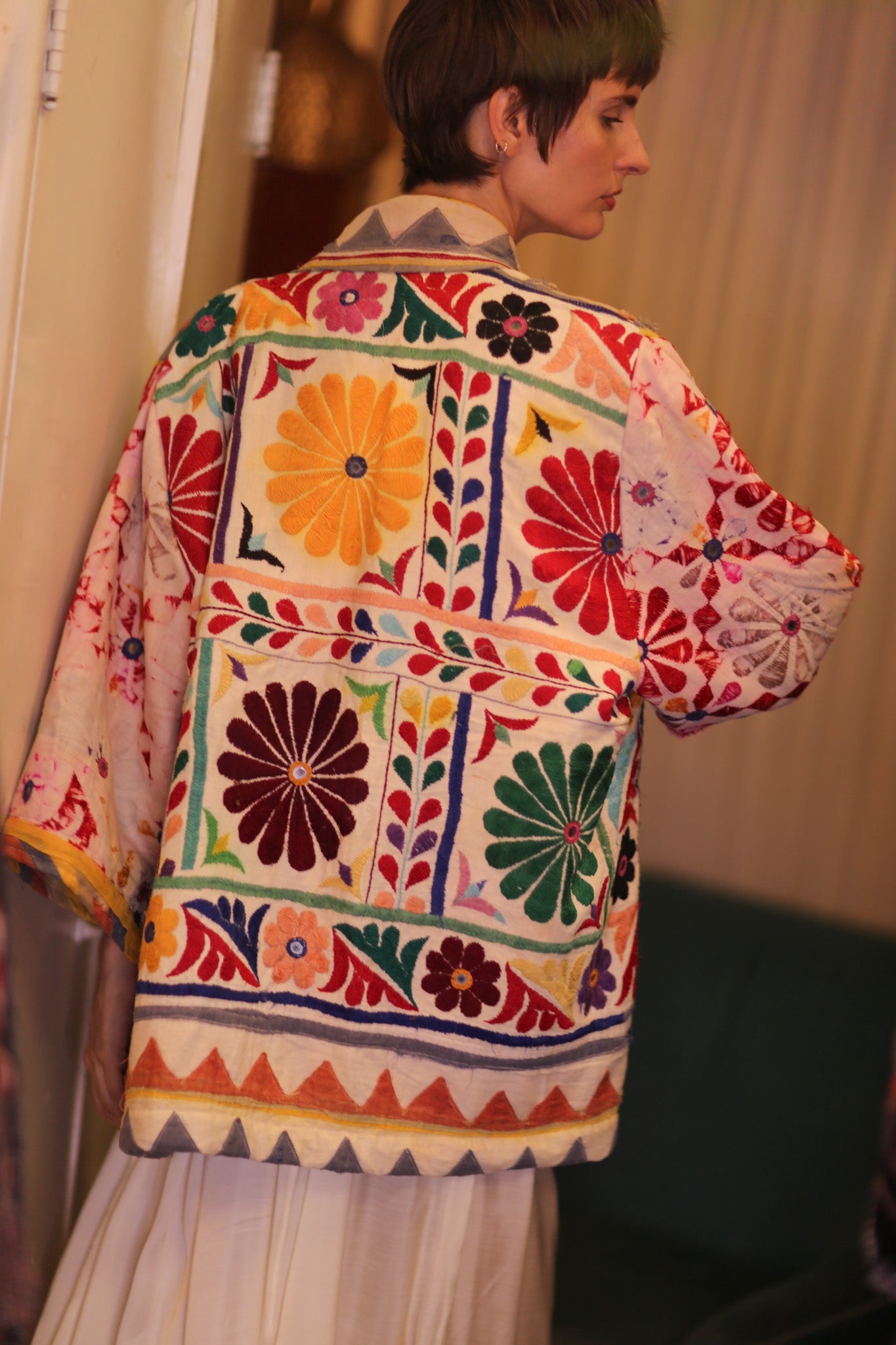 VINTAGE ANTIQUE EMBROIDERED SHORT KIMONO AMBERT - BANGKOK TAILOR CLOTHING STORE - HANDMADE CLOTHING