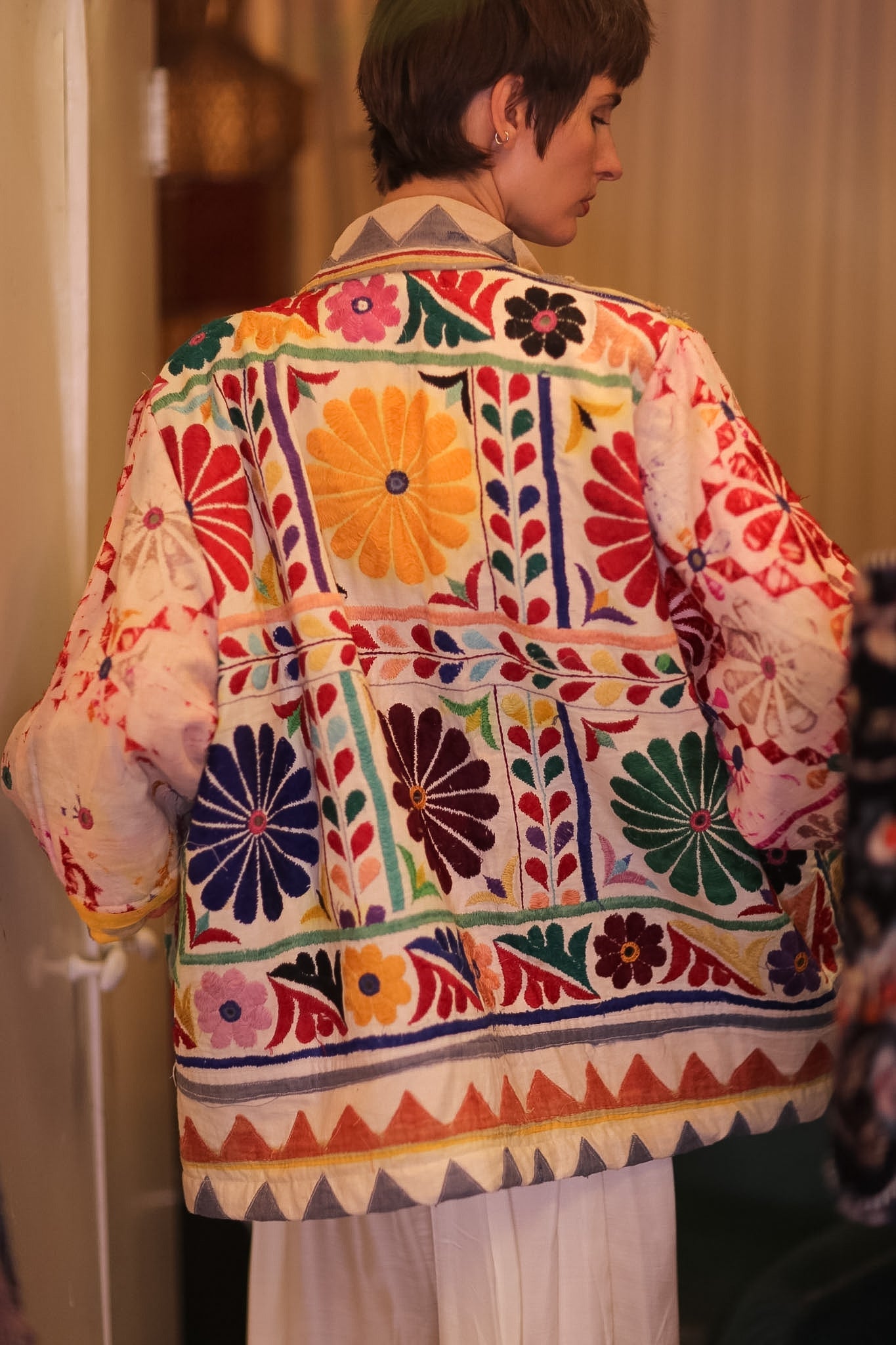VINTAGE ANTIQUE EMBROIDERED SHORT KIMONO AMBERT - BANGKOK TAILOR CLOTHING STORE - HANDMADE CLOTHING