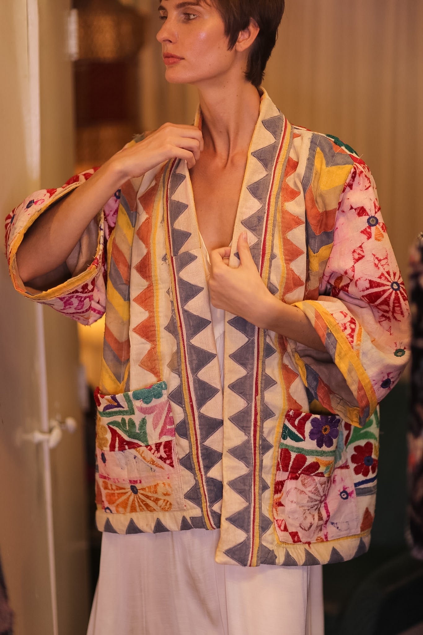 VINTAGE ANTIQUE EMBROIDERED SHORT KIMONO AMBERT - BANGKOK TAILOR CLOTHING STORE - HANDMADE CLOTHING