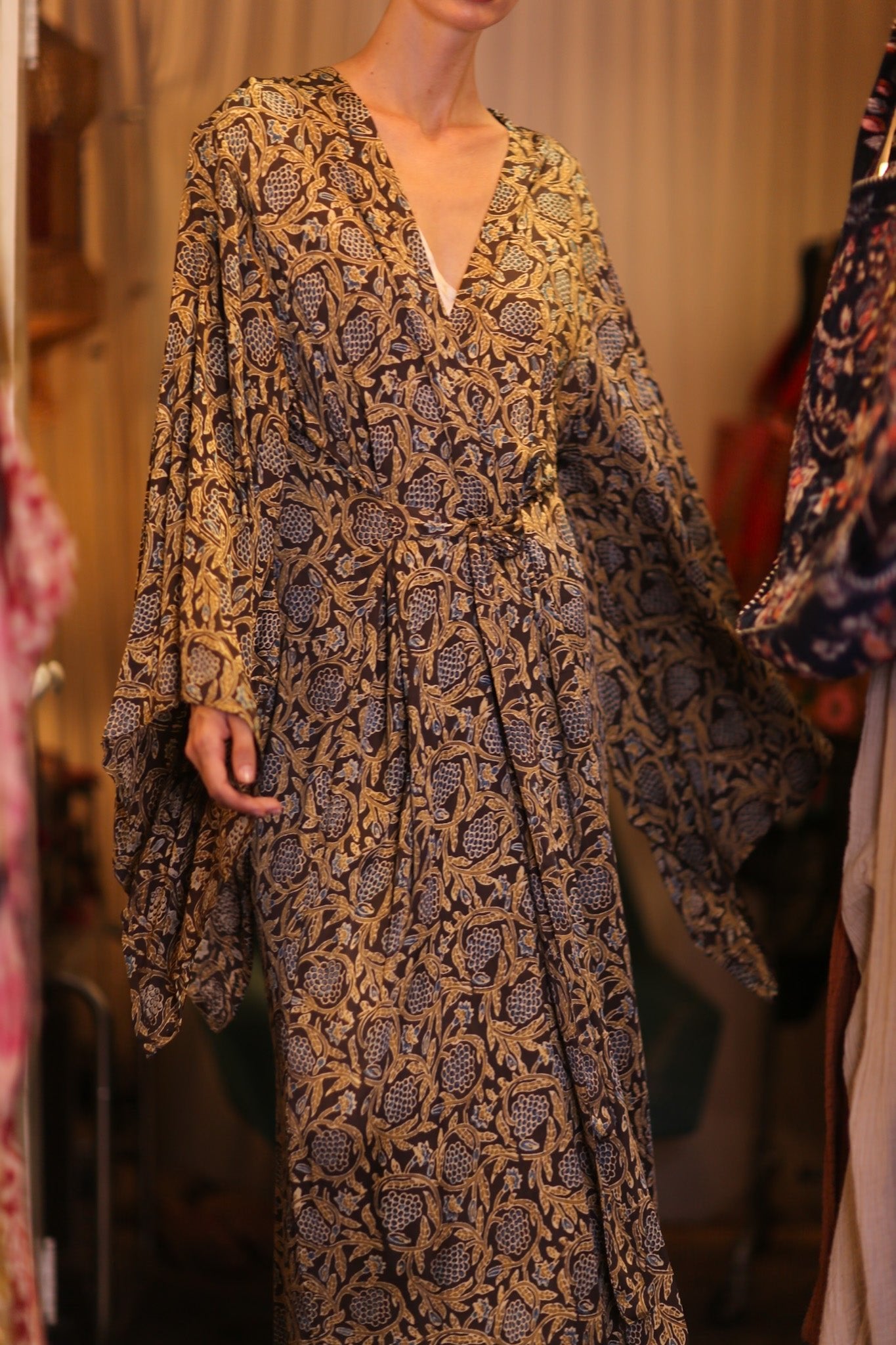WING KIMONO PINA HYDRANGEA - BANGKOK TAILOR CLOTHING STORE - HANDMADE CLOTHING