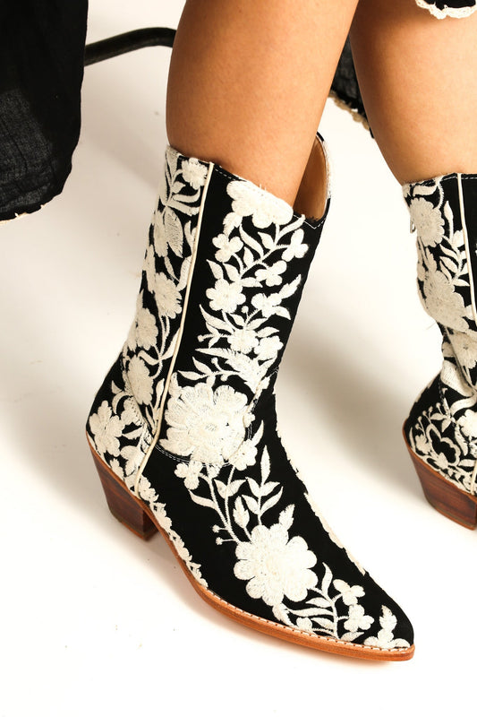 BLACK CREAM FLOWER EMBROIDERED WESTERN BOOTS SHIRON - BANGKOK TAILOR CLOTHING STORE - HANDMADE CLOTHING