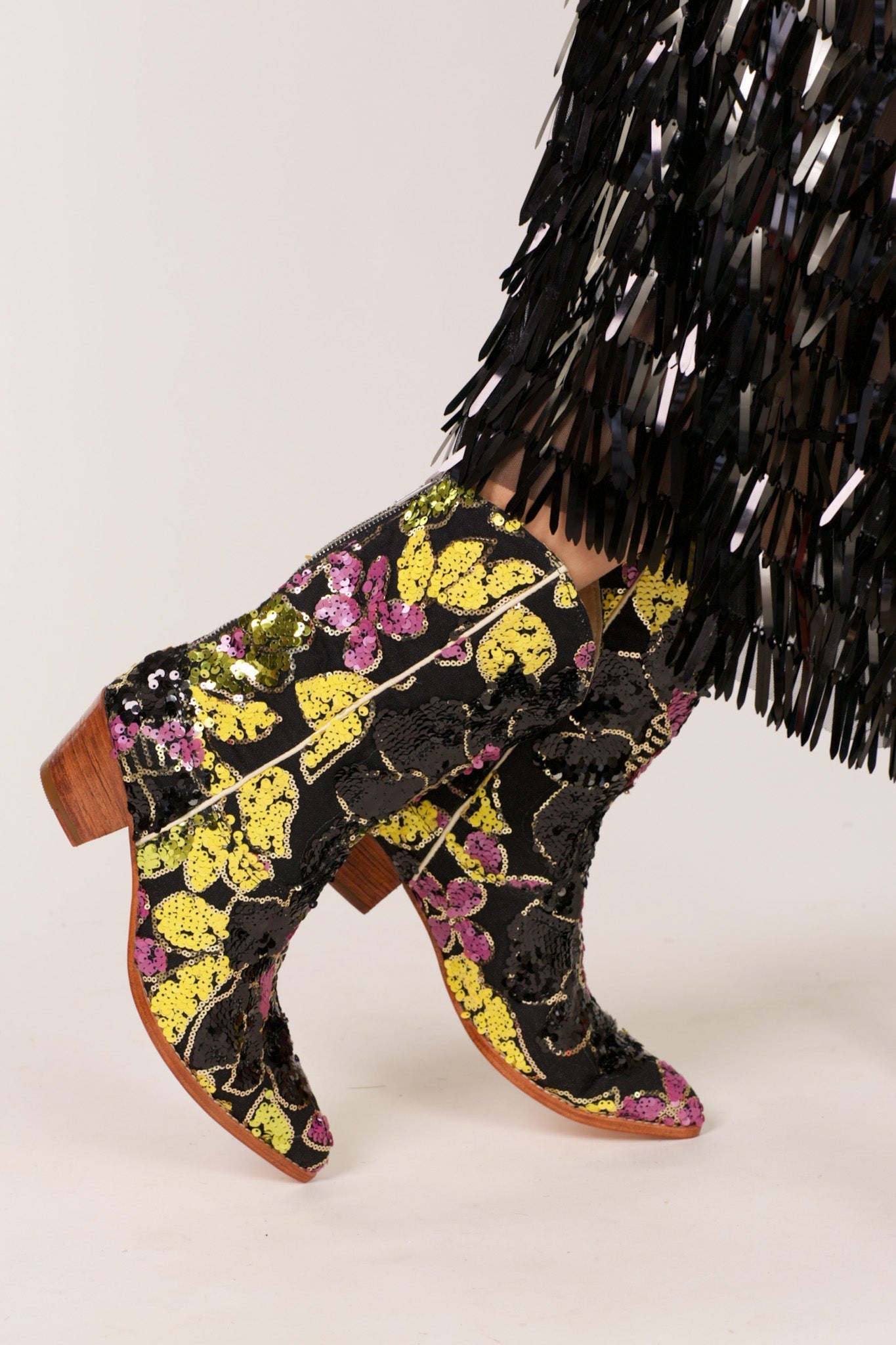 BLACK EMBROIDERED SEQUIN WESTERN BOOTS WEHRL - BANGKOK TAILOR CLOTHING STORE - HANDMADE CLOTHING